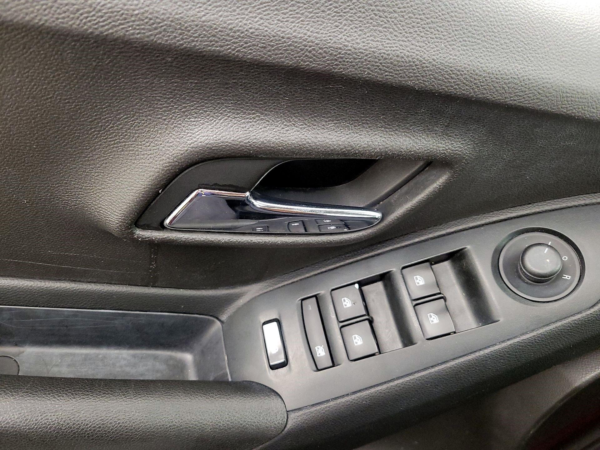 Thumbnail: 2017 Chevrolet Trax - 10