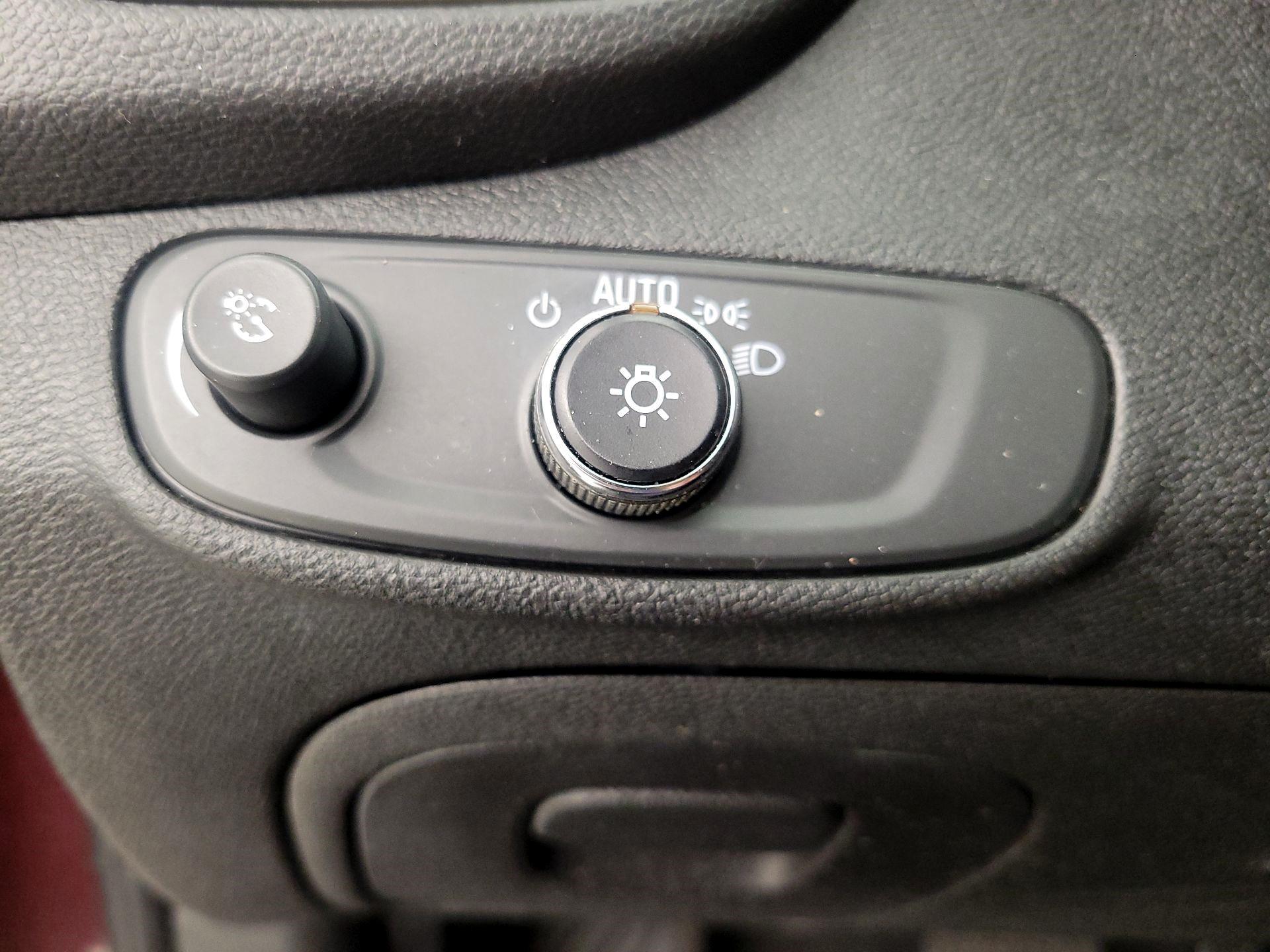 Thumbnail: 2017 Chevrolet Trax - 11