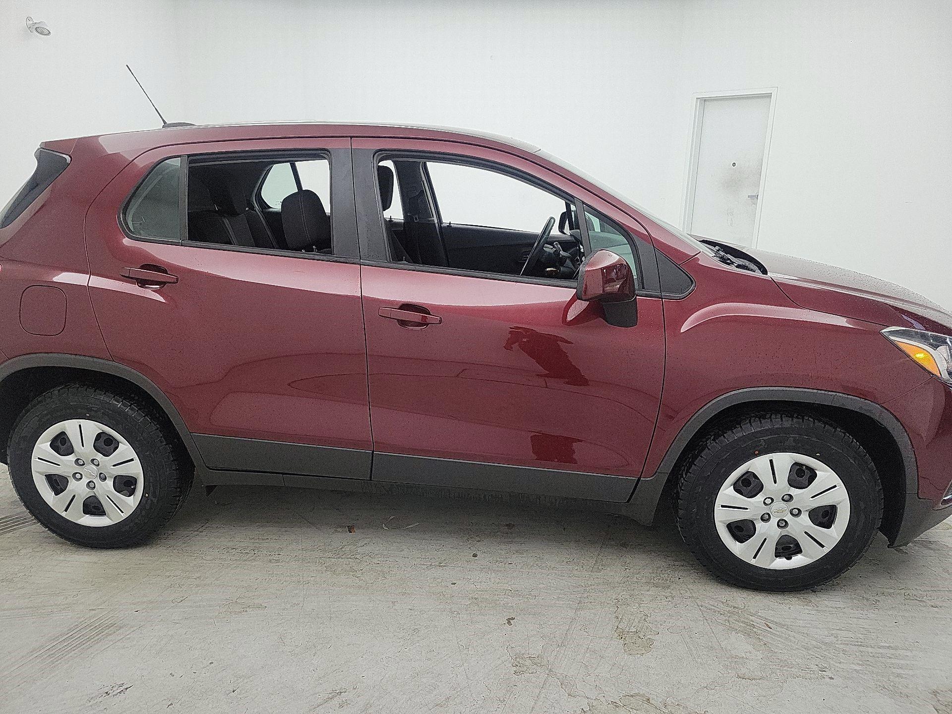 Thumbnail: 2017 Chevrolet Trax - 4