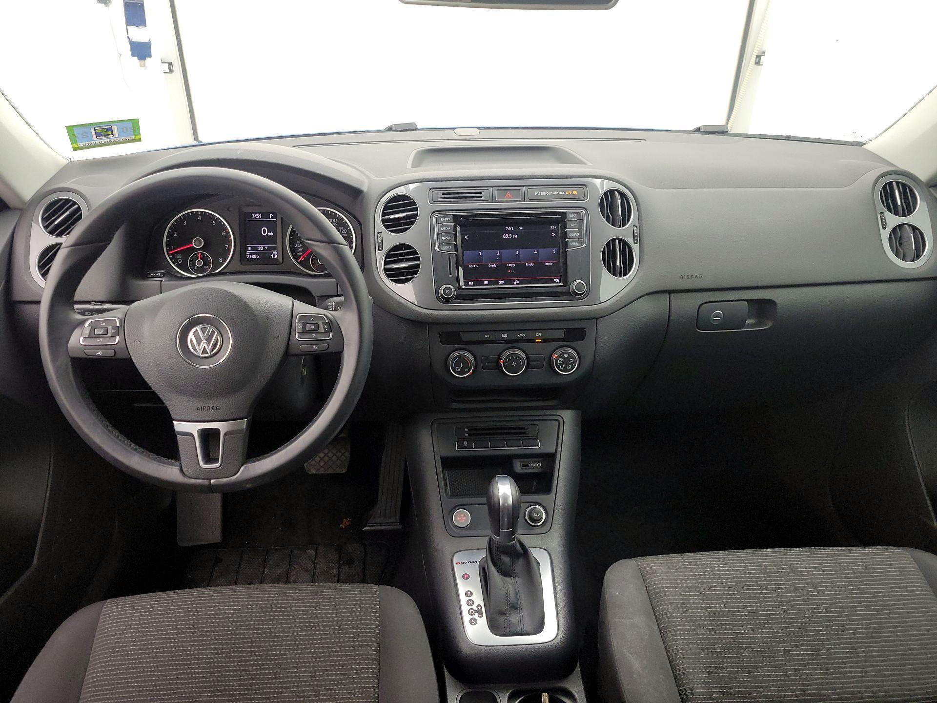 Thumbnail: 2017 Volkswagen Tiguan - 9