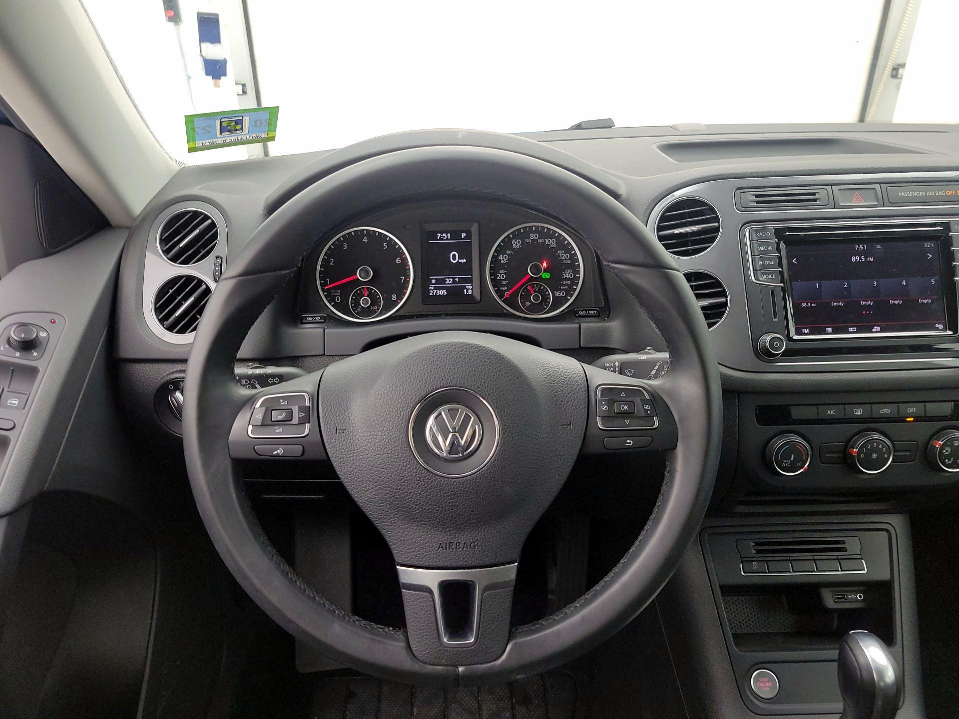 Thumbnail: 2017 Volkswagen Tiguan - 10