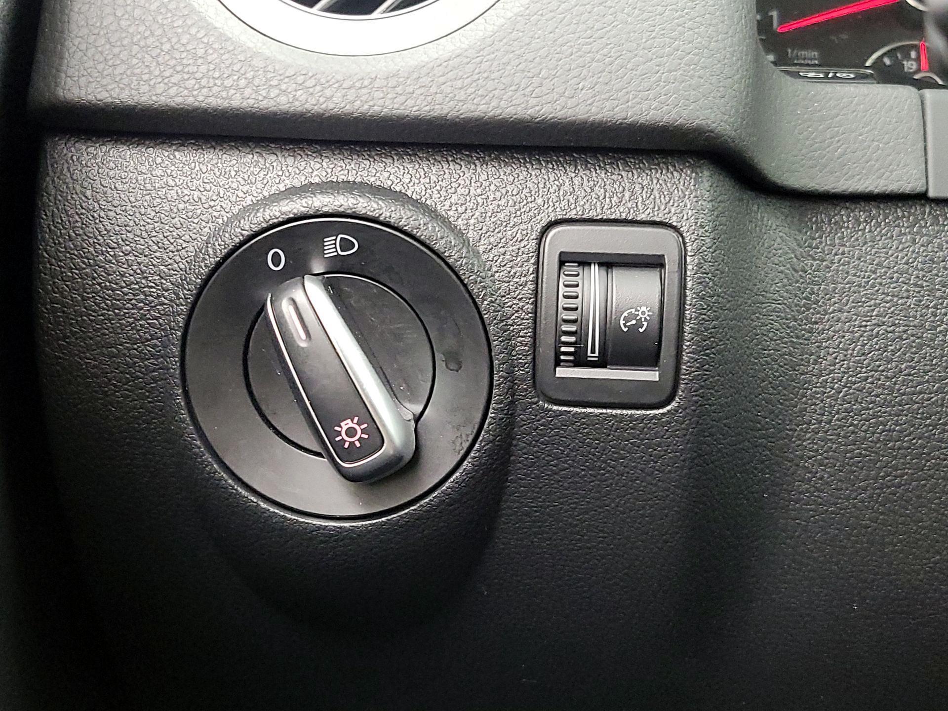 Thumbnail: 2017 Volkswagen Tiguan - 13