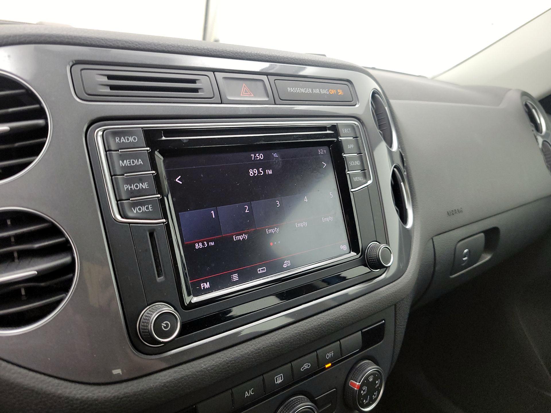 Thumbnail: 2017 Volkswagen Tiguan - 15