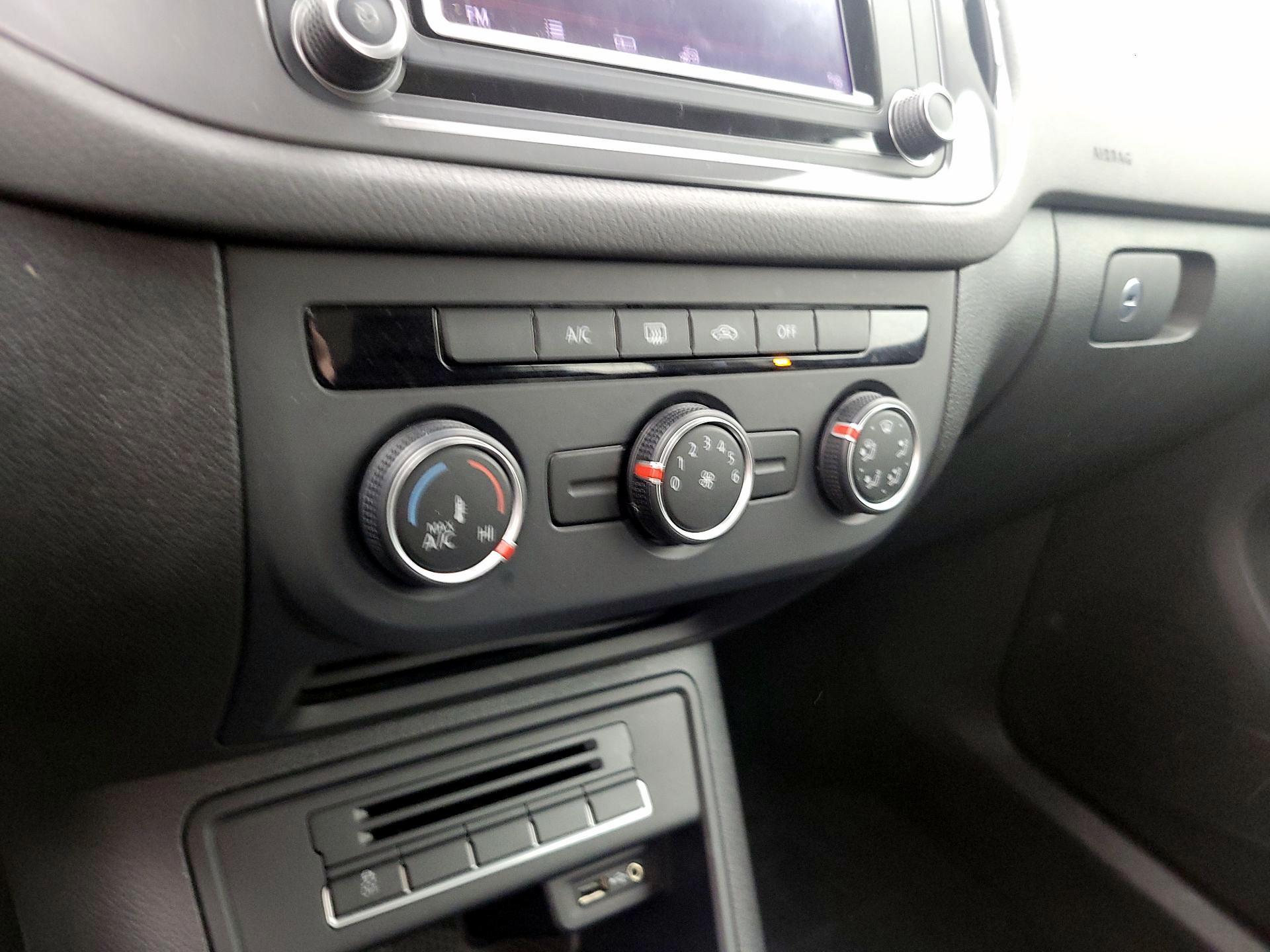 Thumbnail: 2017 Volkswagen Tiguan - 16