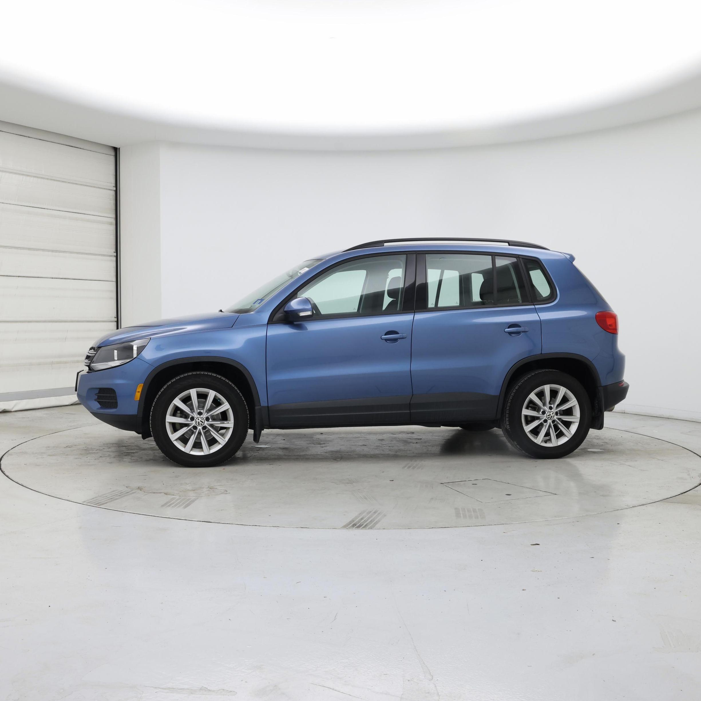 Thumbnail: 2017 Volkswagen Tiguan - 3