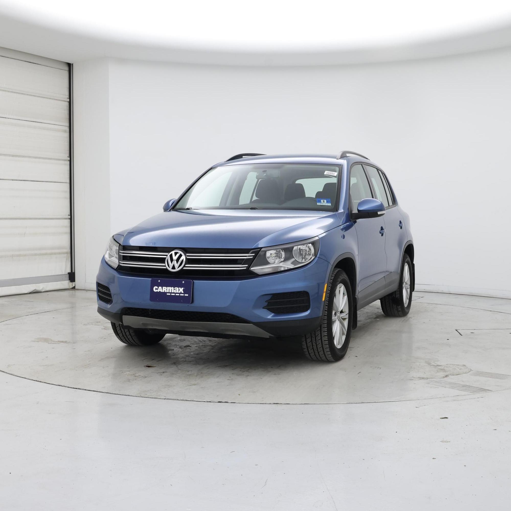 Thumbnail: 2017 Volkswagen Tiguan - 4