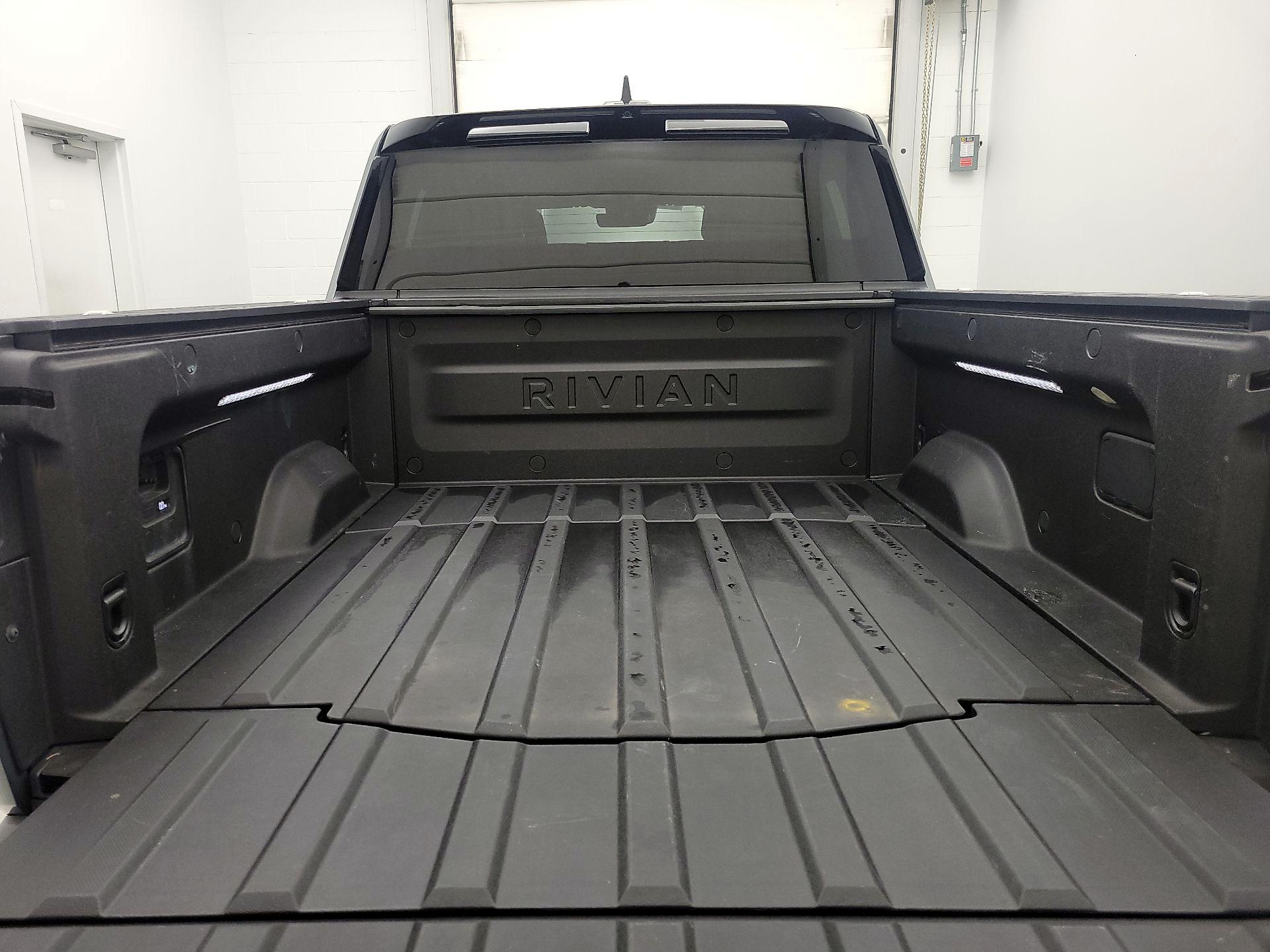 Thumbnail: 2024 Rivian R1T - 19