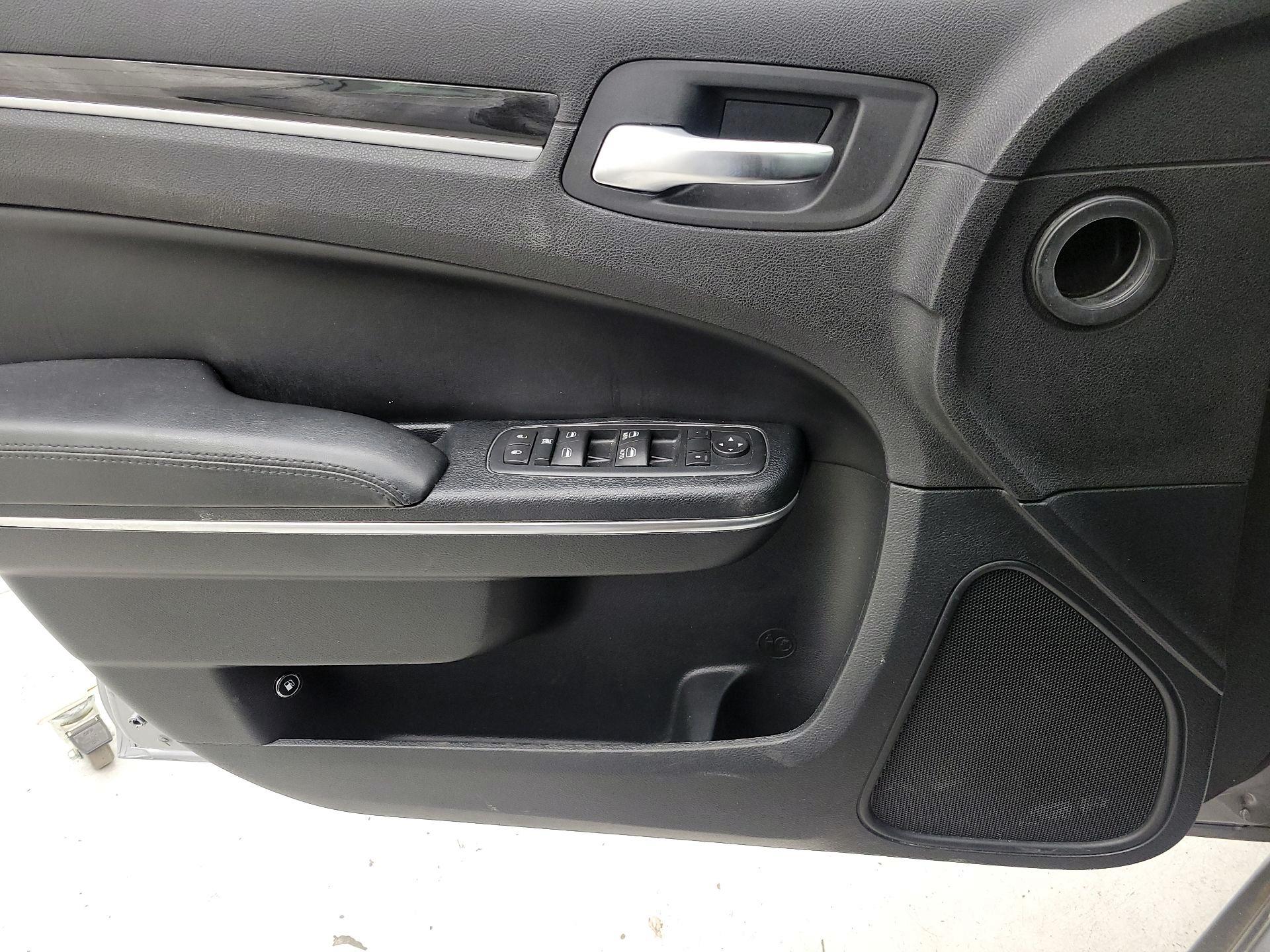 Thumbnail: 2016 Chrysler 300 - 12