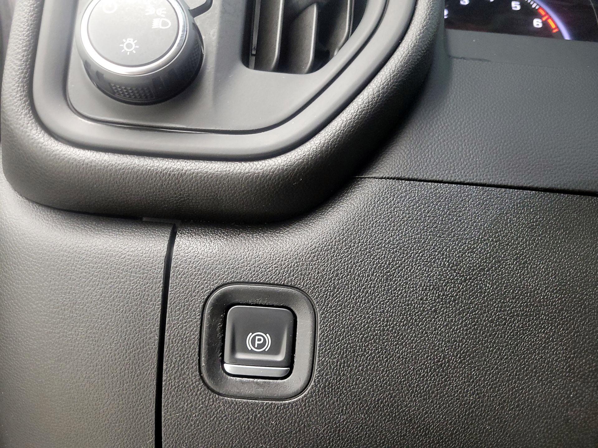 Thumbnail: 2020 Chevrolet Silverado 1500 - 13