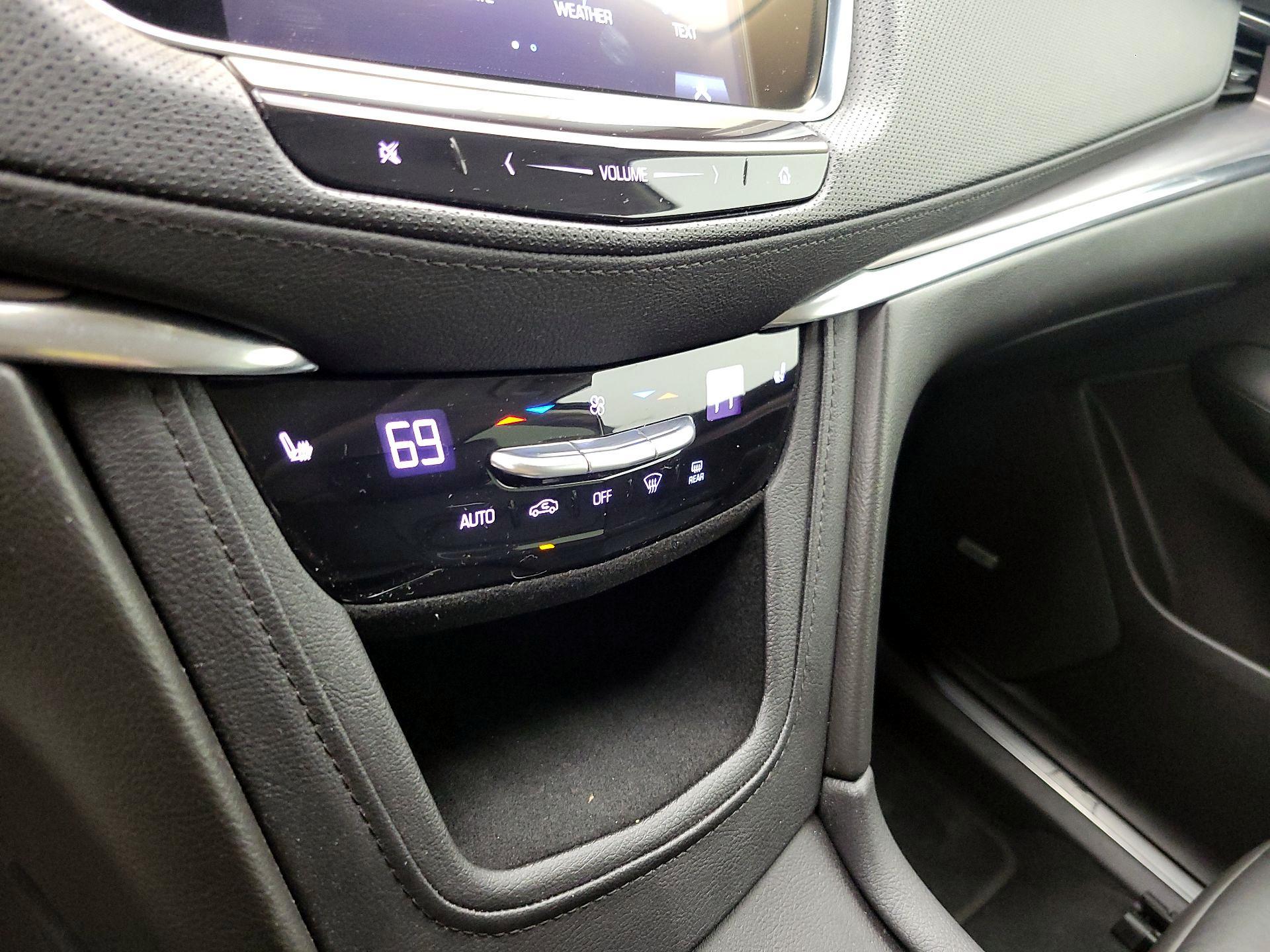 Thumbnail: 2019 Cadillac XT5 - 17