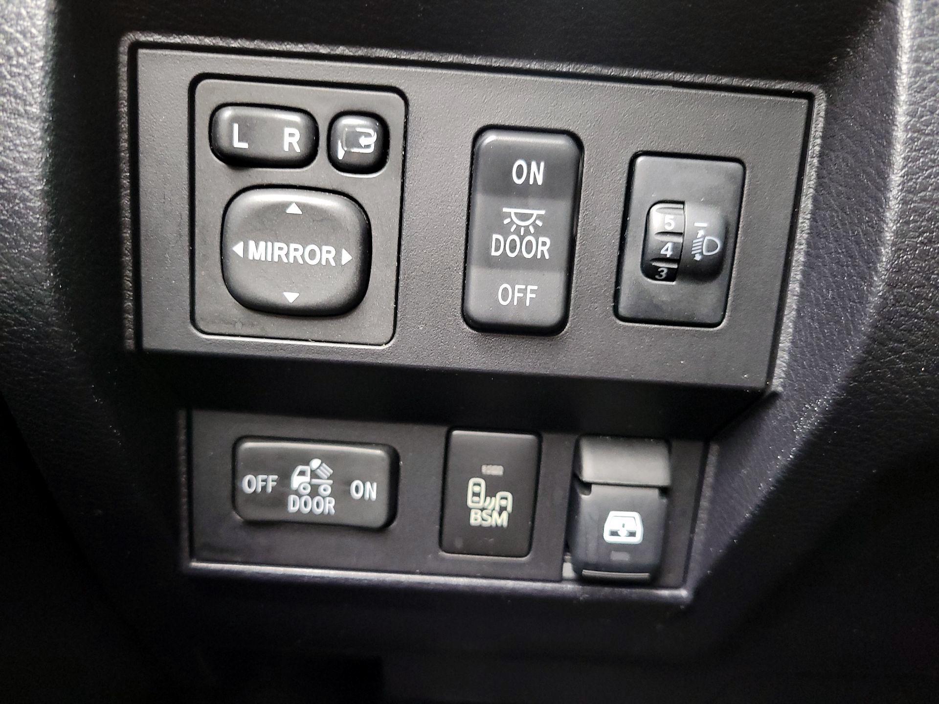 Thumbnail: 2017 Toyota Tundra - 13