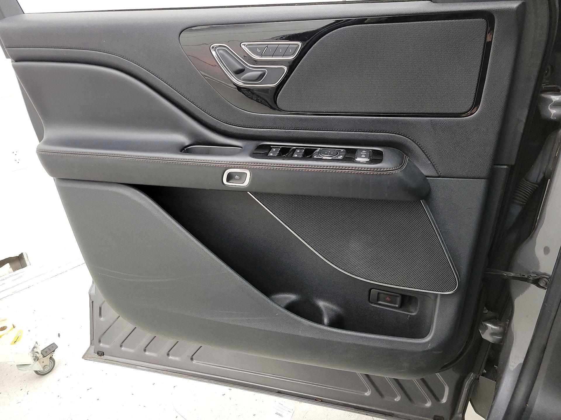 Thumbnail: 2022 Lincoln Aviator - 12