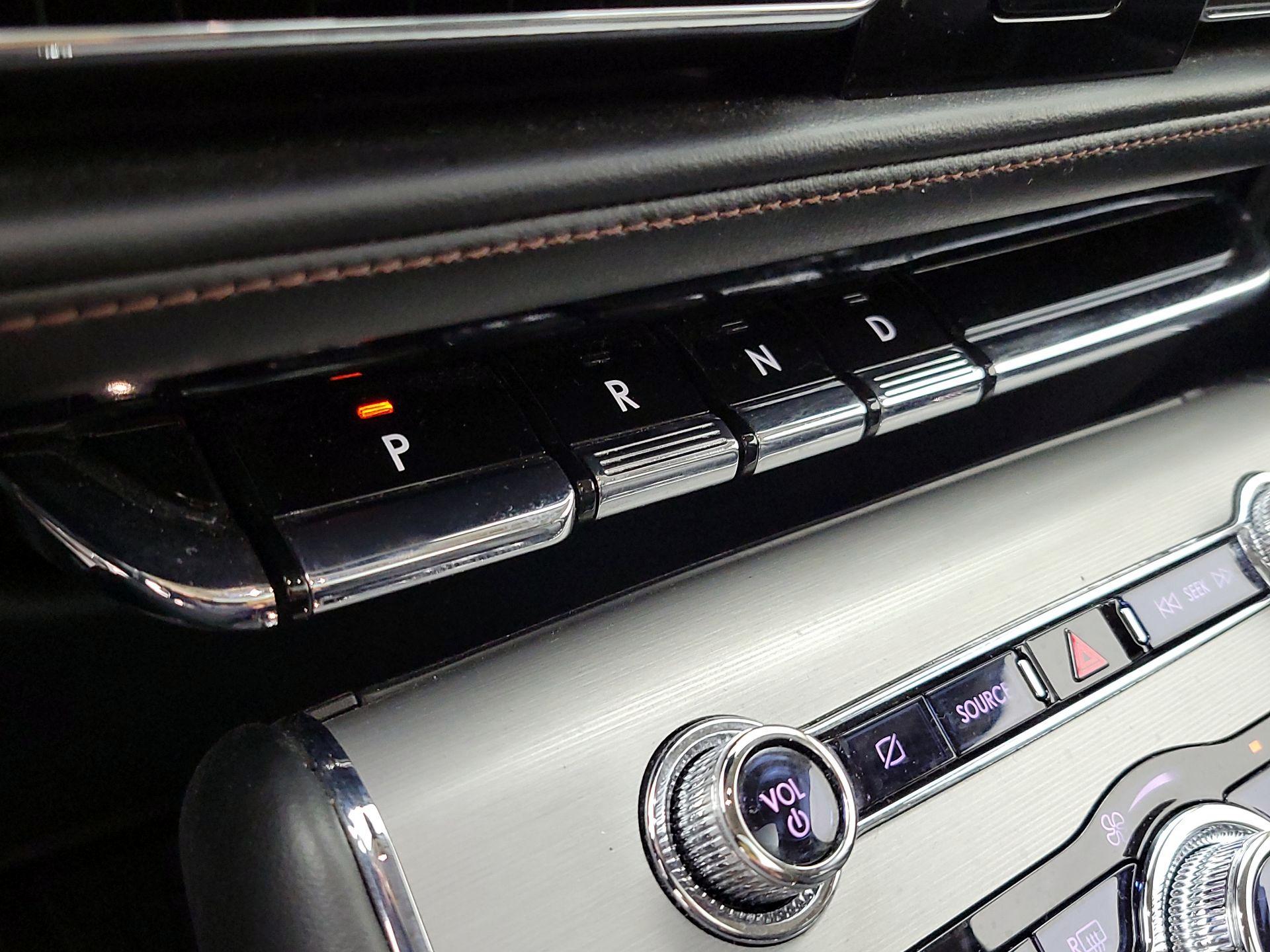 Thumbnail: 2022 Lincoln Aviator - 18