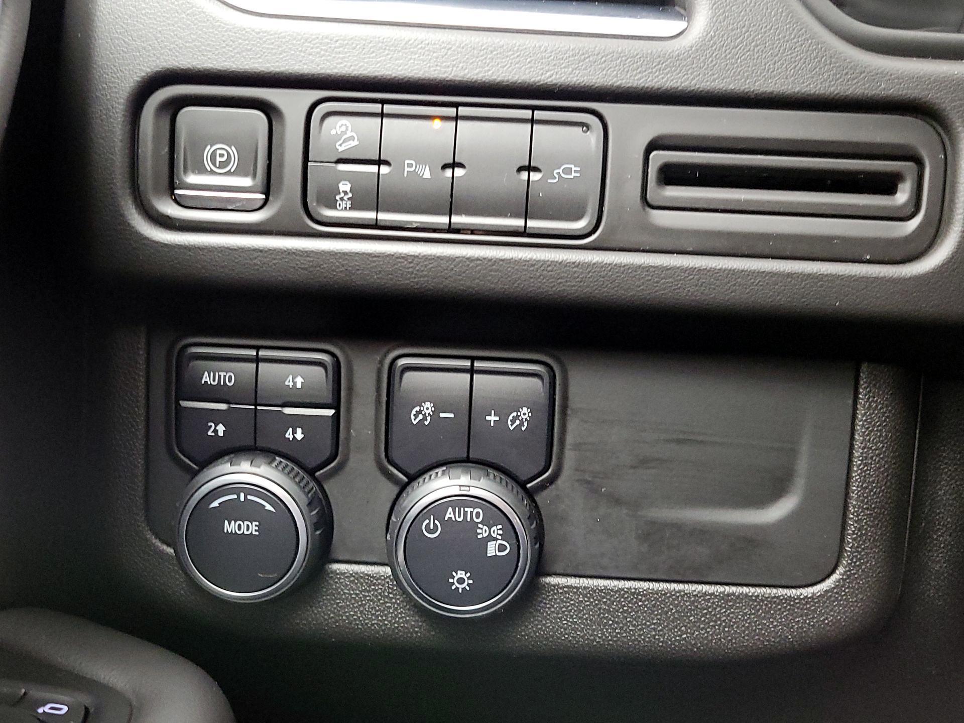 Thumbnail: 2021 Chevrolet Tahoe - 13