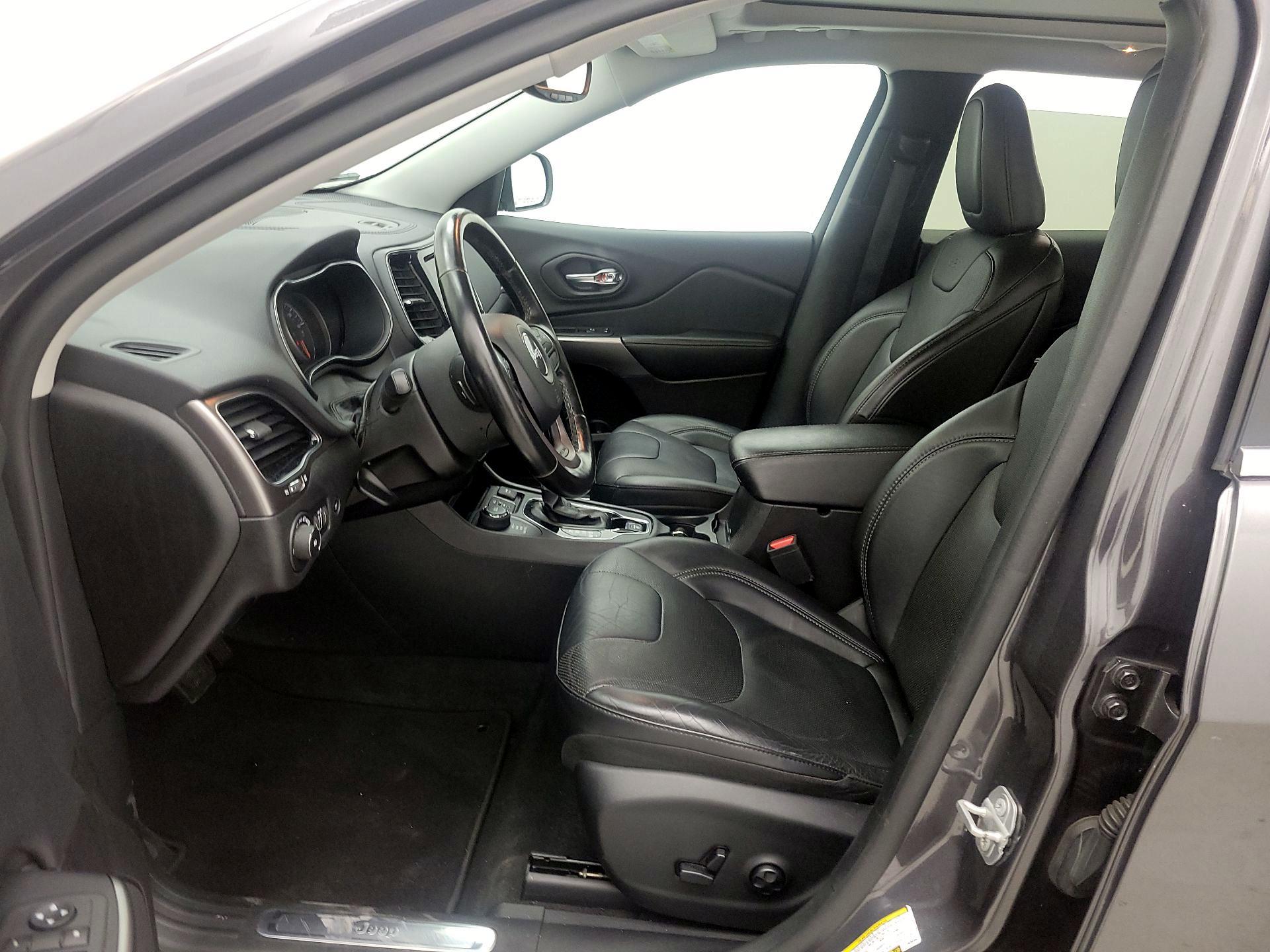 Thumbnail: 2020 Jeep Cherokee - 11