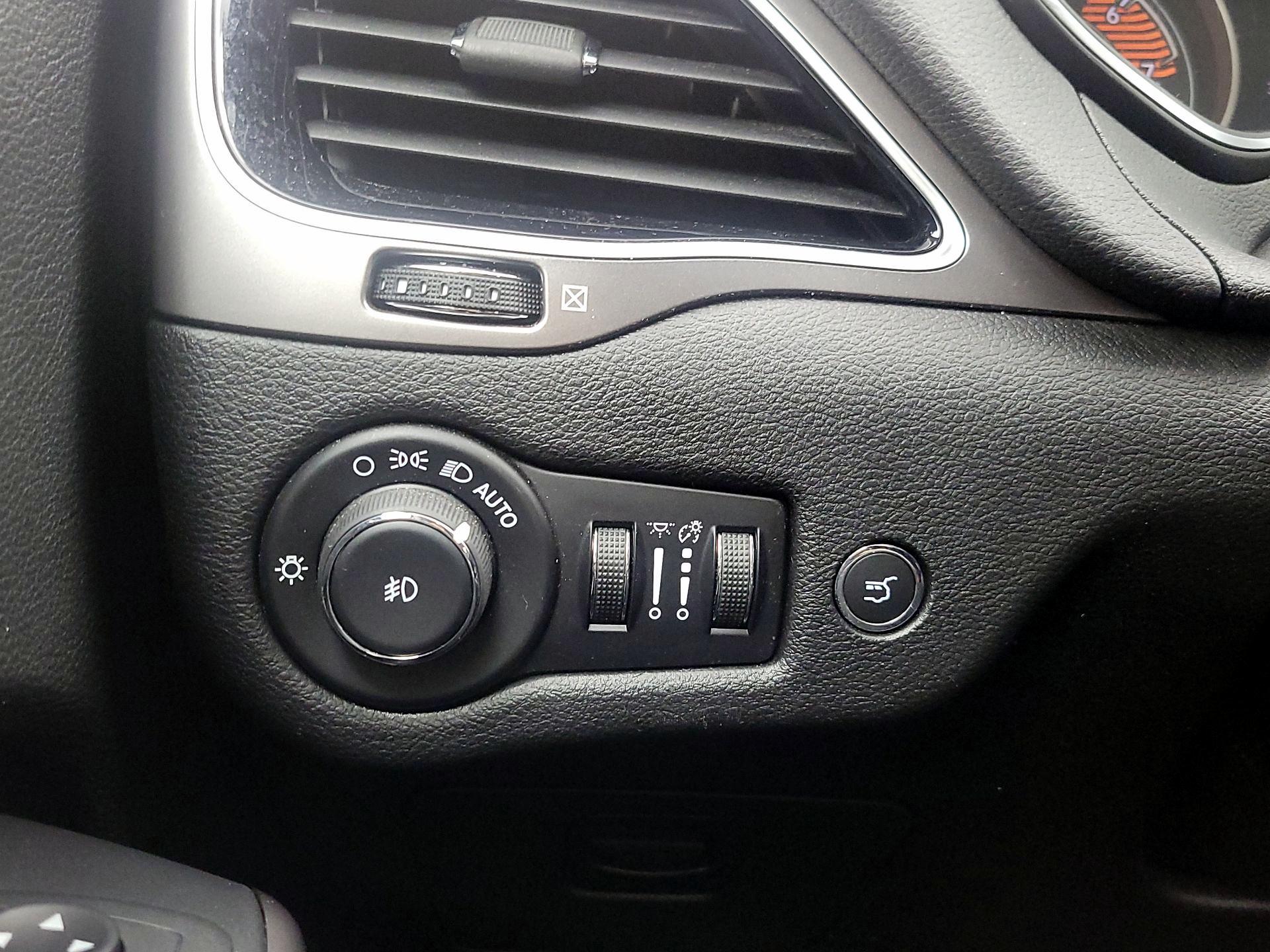 Thumbnail: 2020 Jeep Cherokee - 13