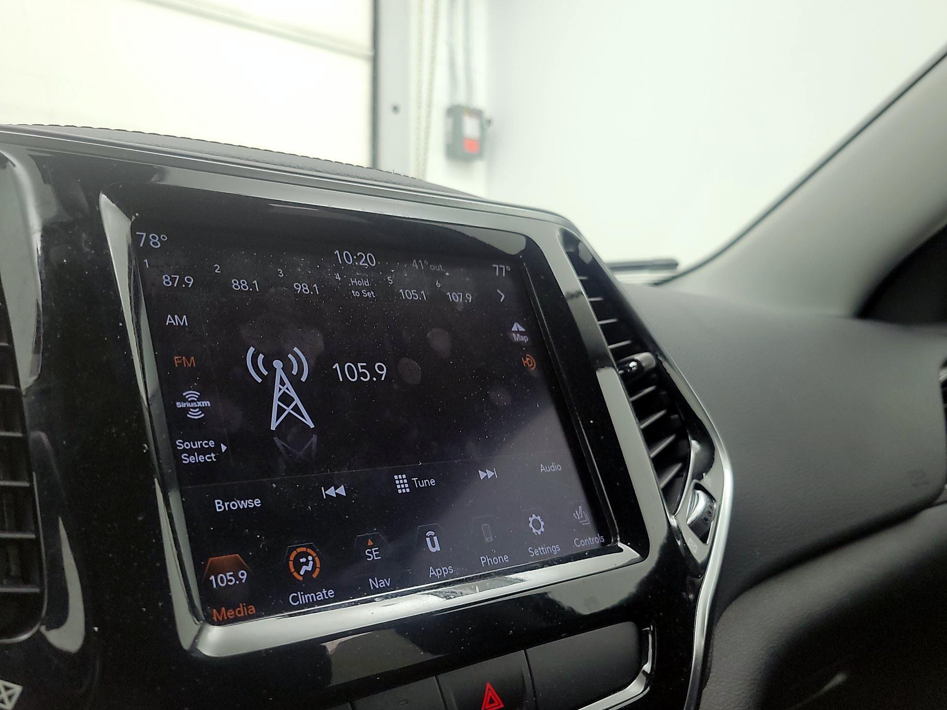 Thumbnail: 2020 Jeep Cherokee - 16