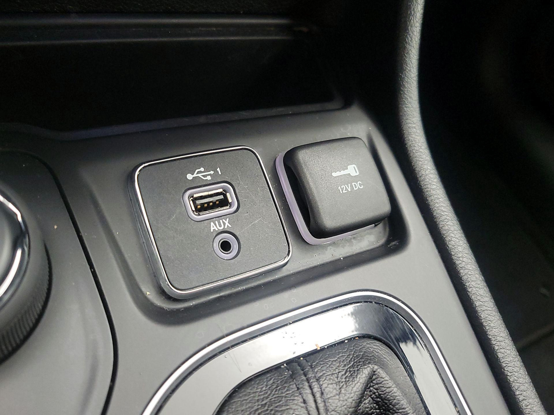 Thumbnail: 2020 Jeep Cherokee - 19