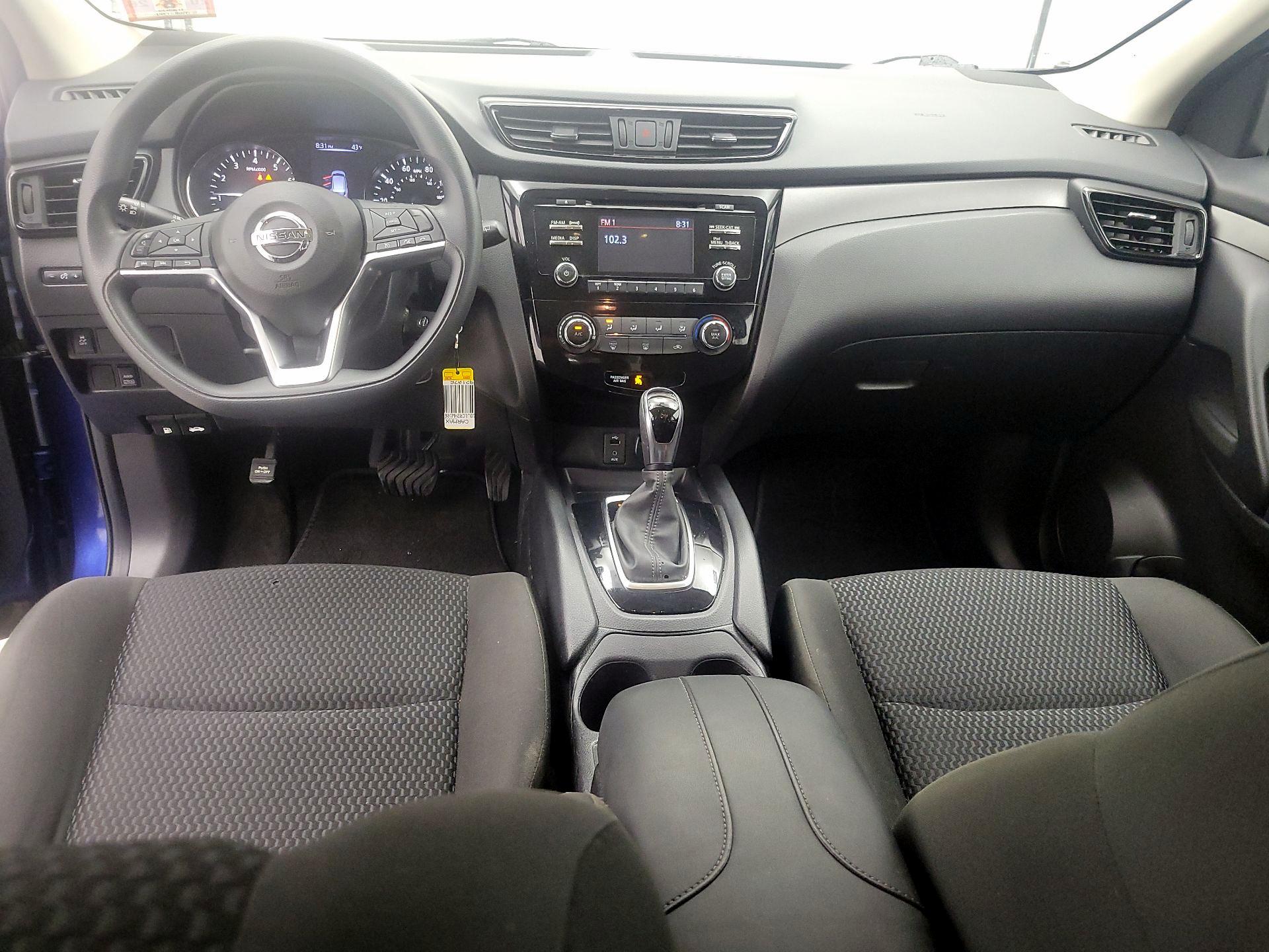 Thumbnail: 2017 Nissan Rogue Sport - 9