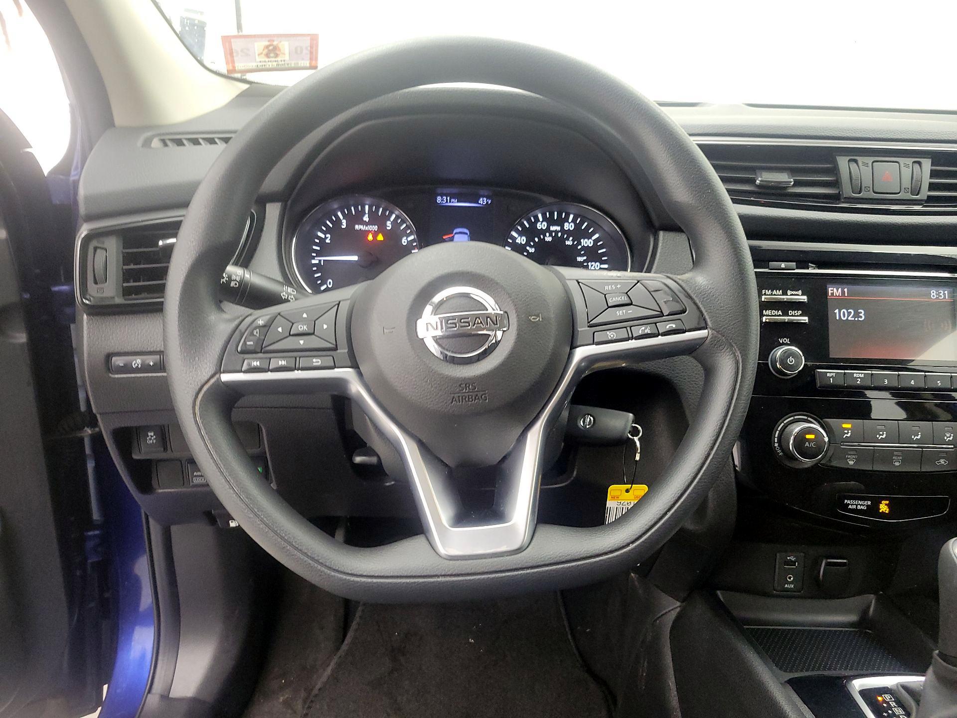 Thumbnail: 2017 Nissan Rogue Sport - 10