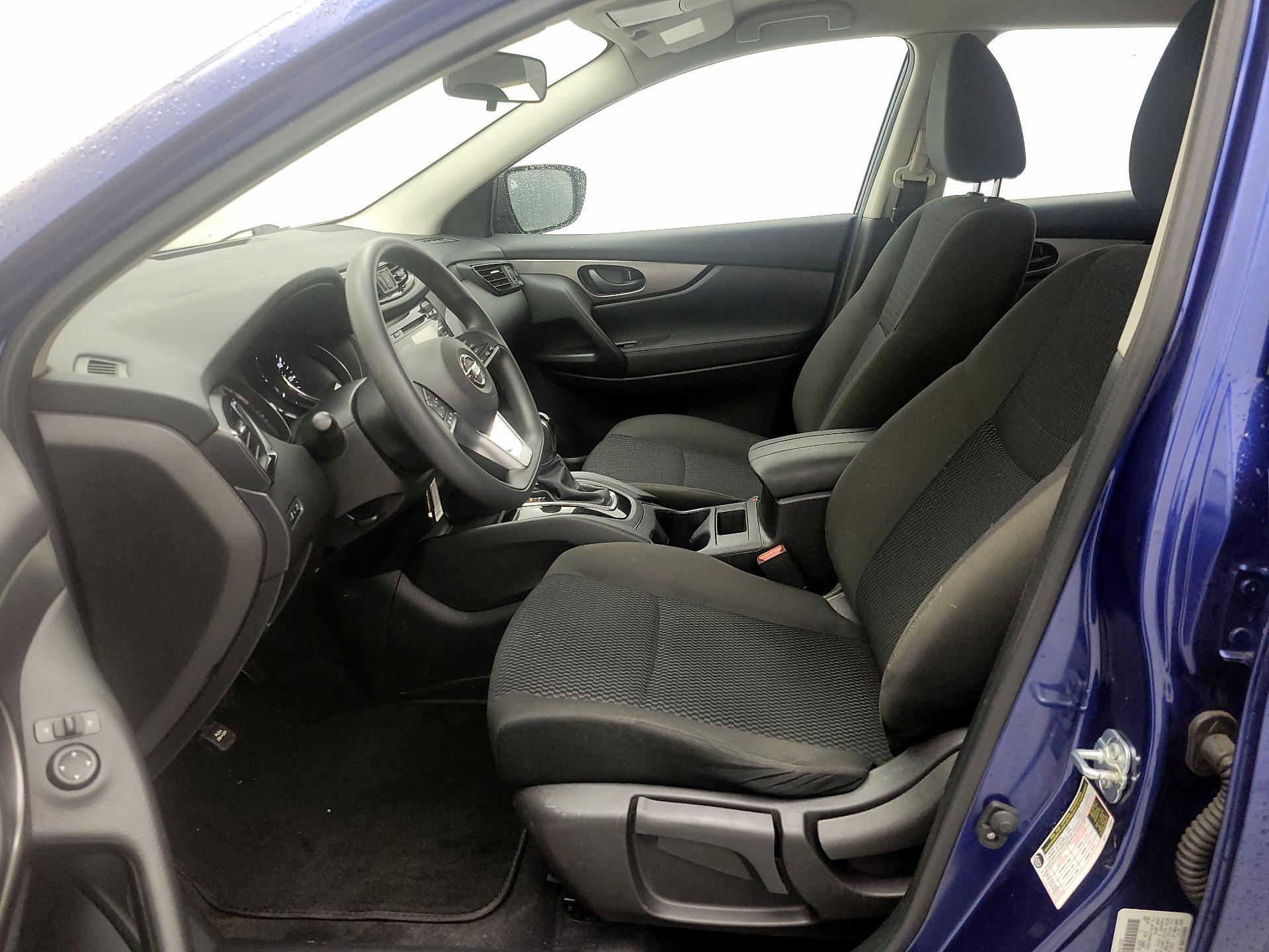 Thumbnail: 2017 Nissan Rogue Sport - 11