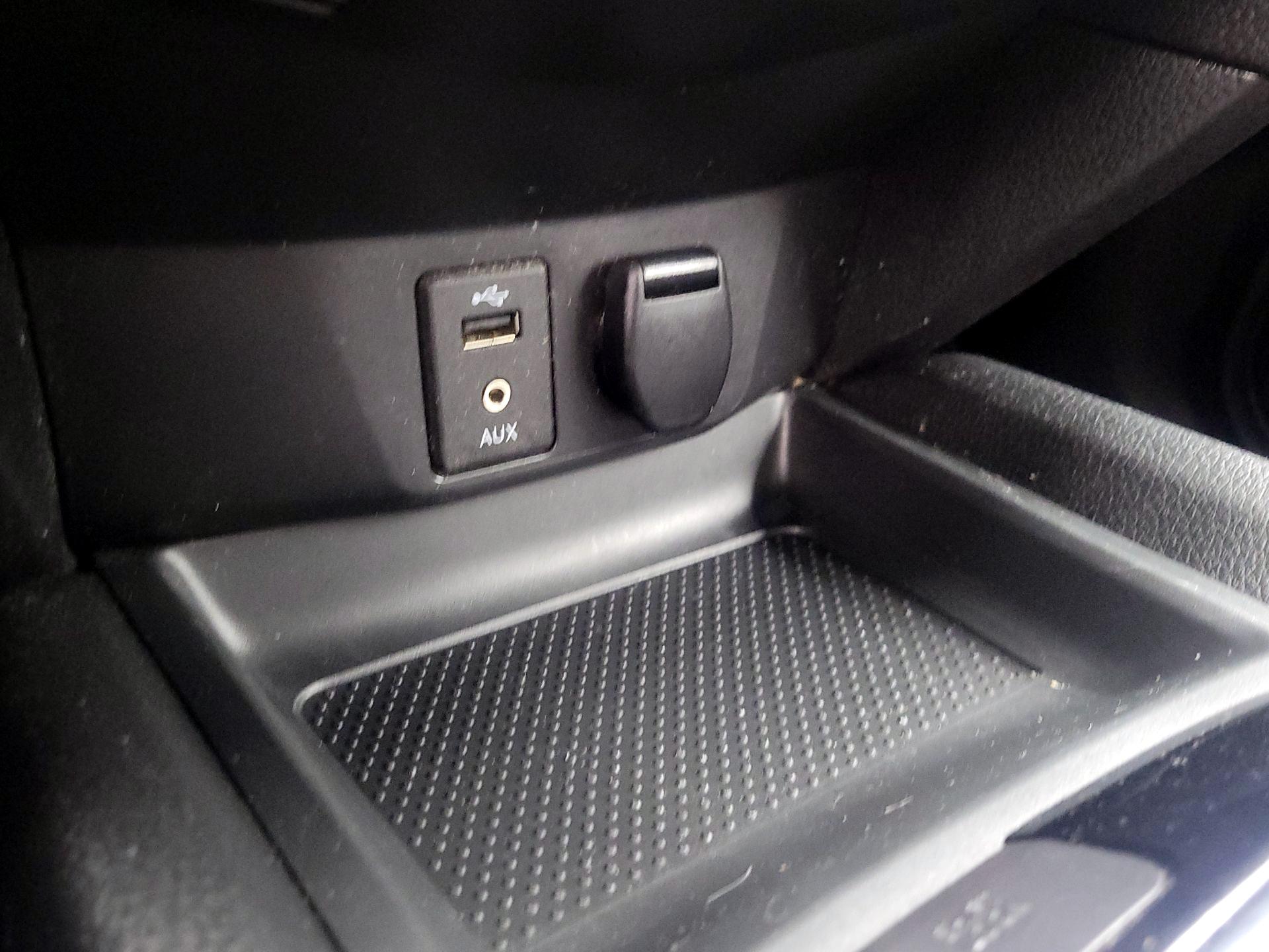 Thumbnail: 2017 Nissan Rogue Sport - 18