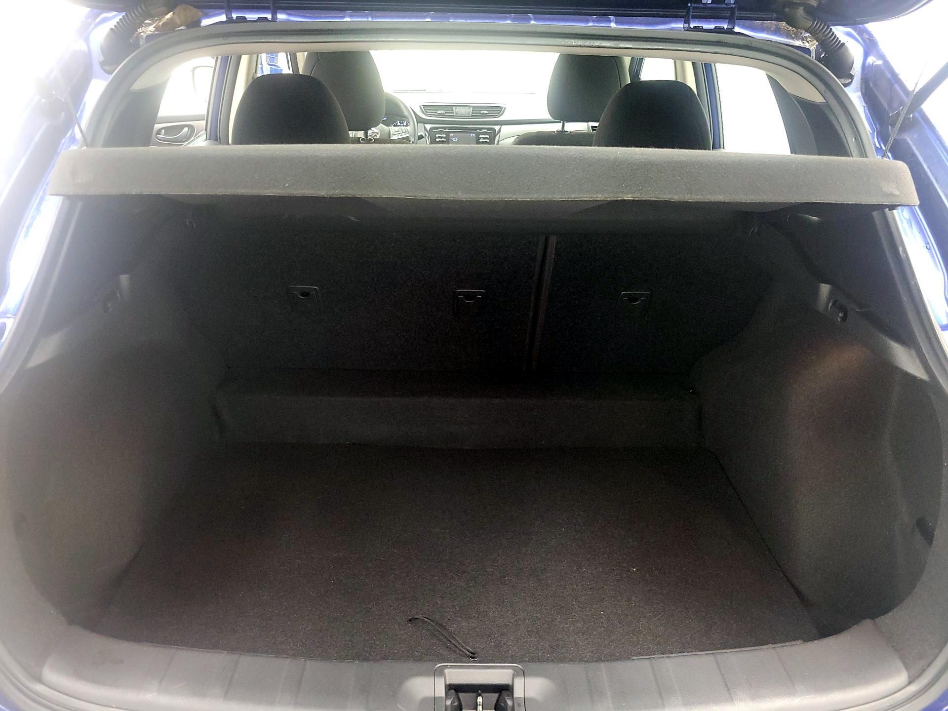 Thumbnail: 2017 Nissan Rogue Sport - 20