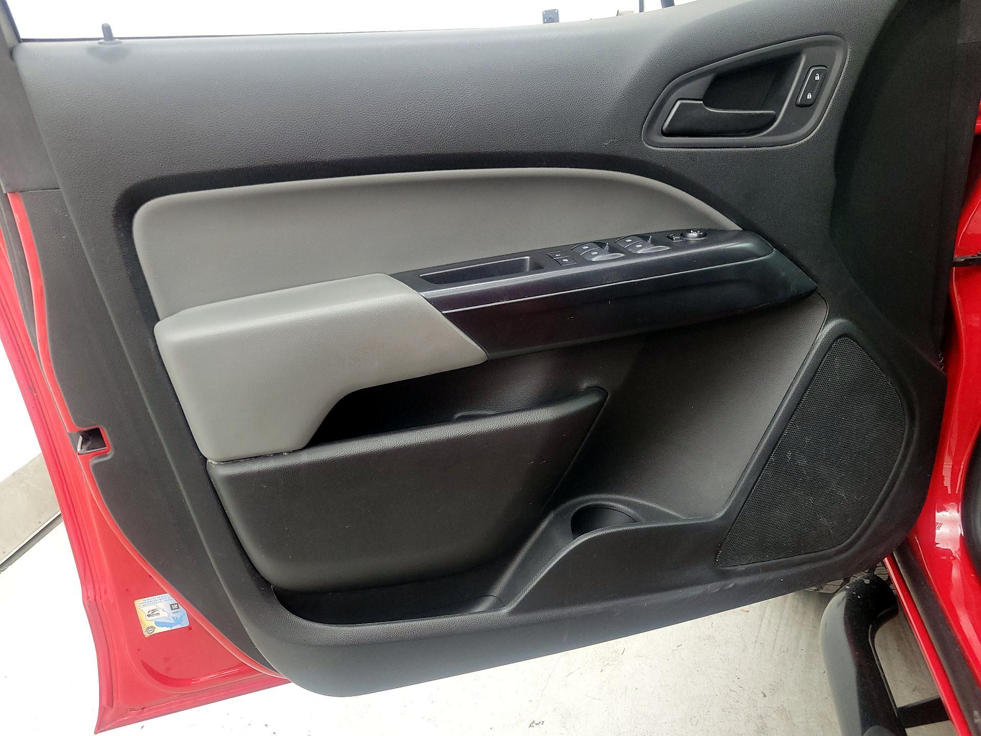 Thumbnail: 2019 Chevrolet Colorado - 12