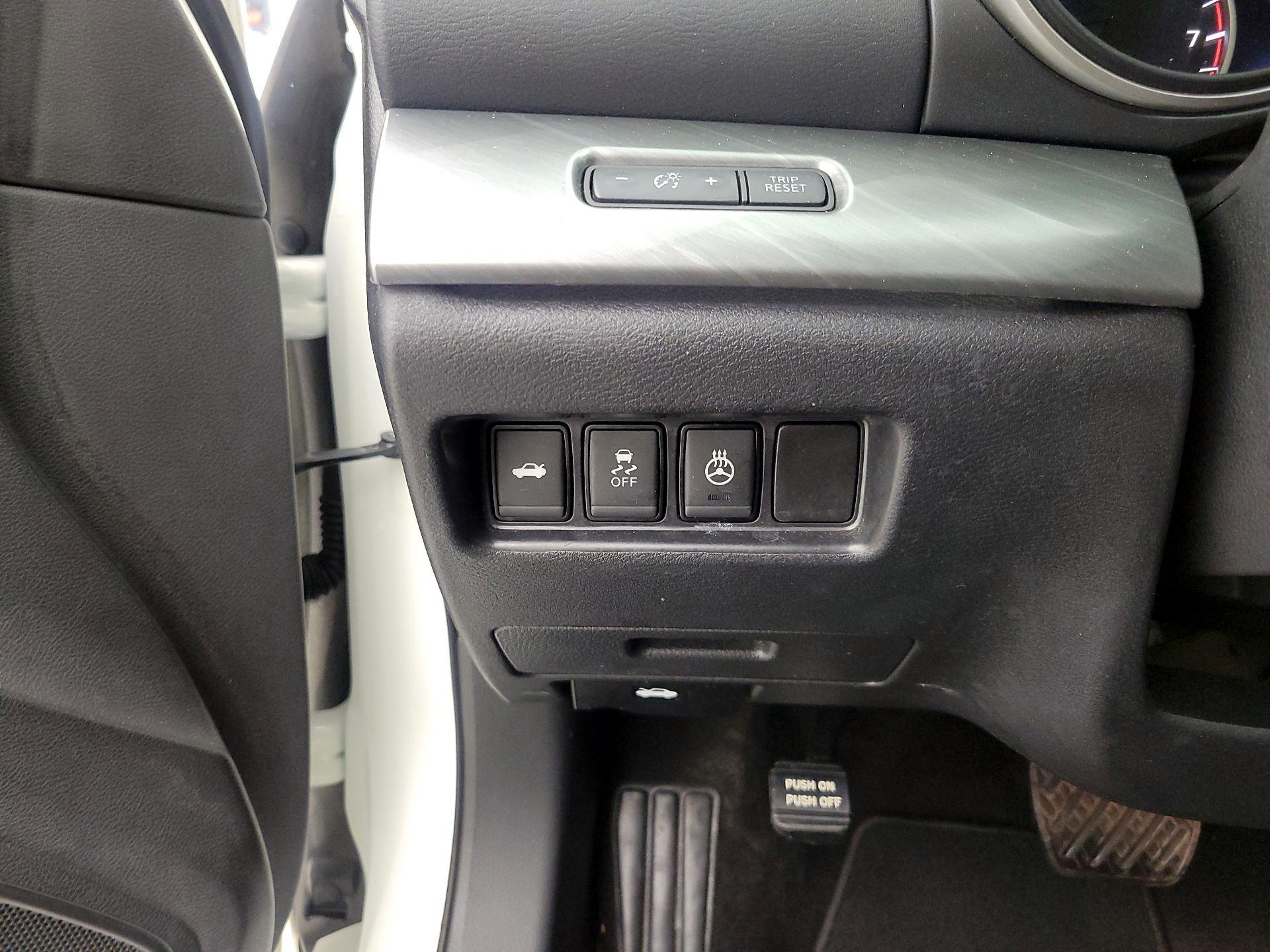 Thumbnail: 2017 Nissan Maxima - 13