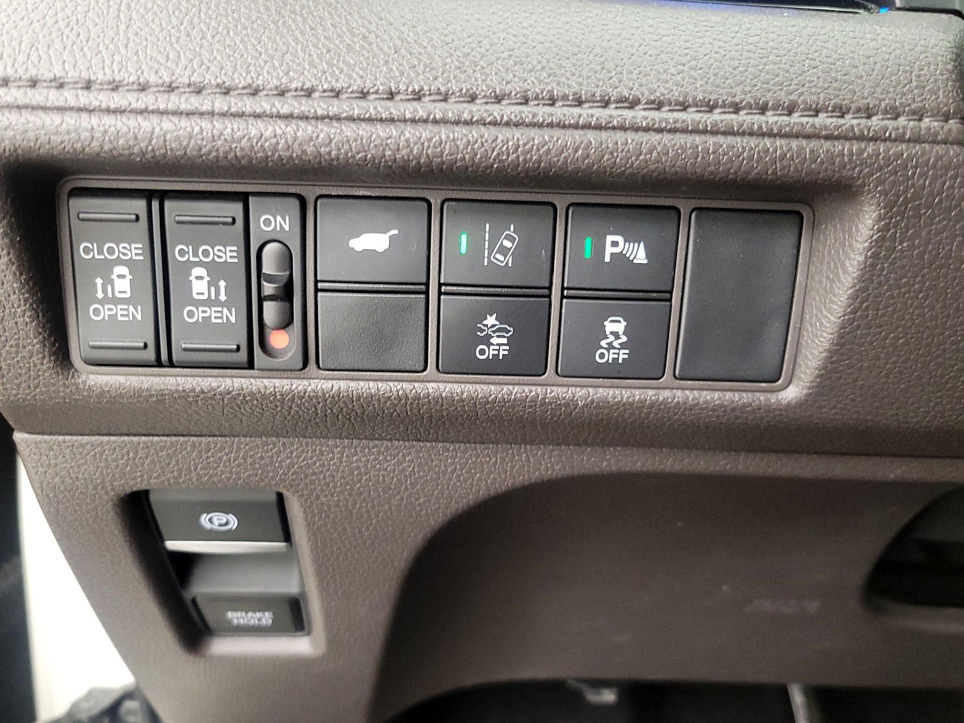 Thumbnail: 2018 Honda Odyssey - 11