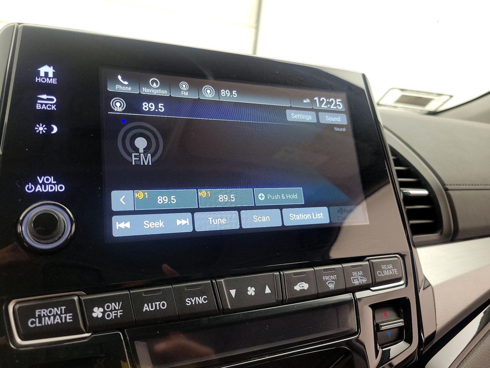 Thumbnail: 2018 Honda Odyssey - 14