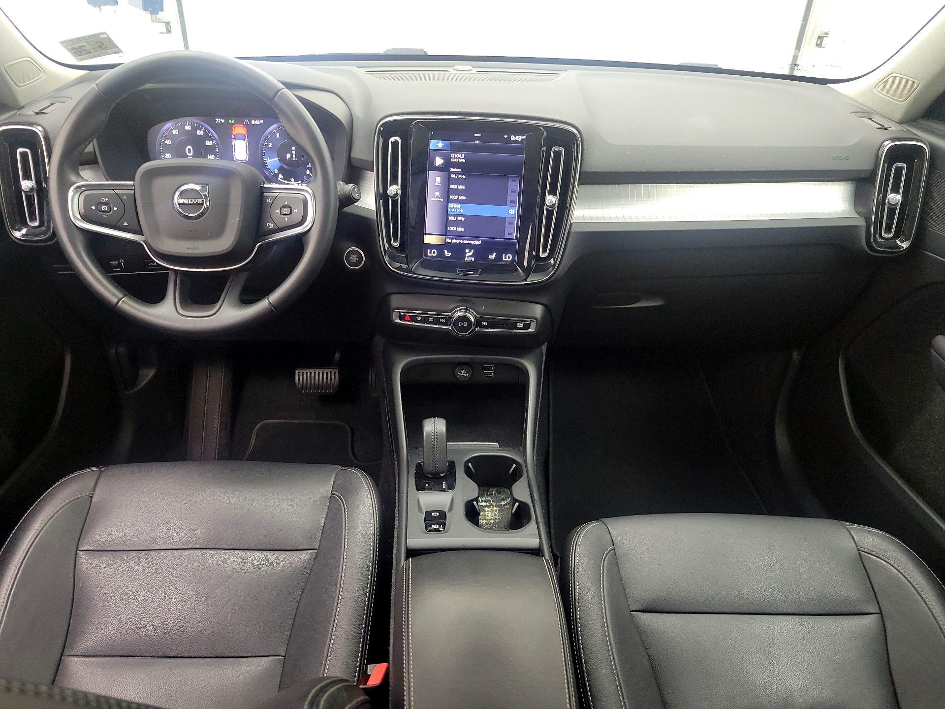 Thumbnail: 2021 Volvo XC40 - 9