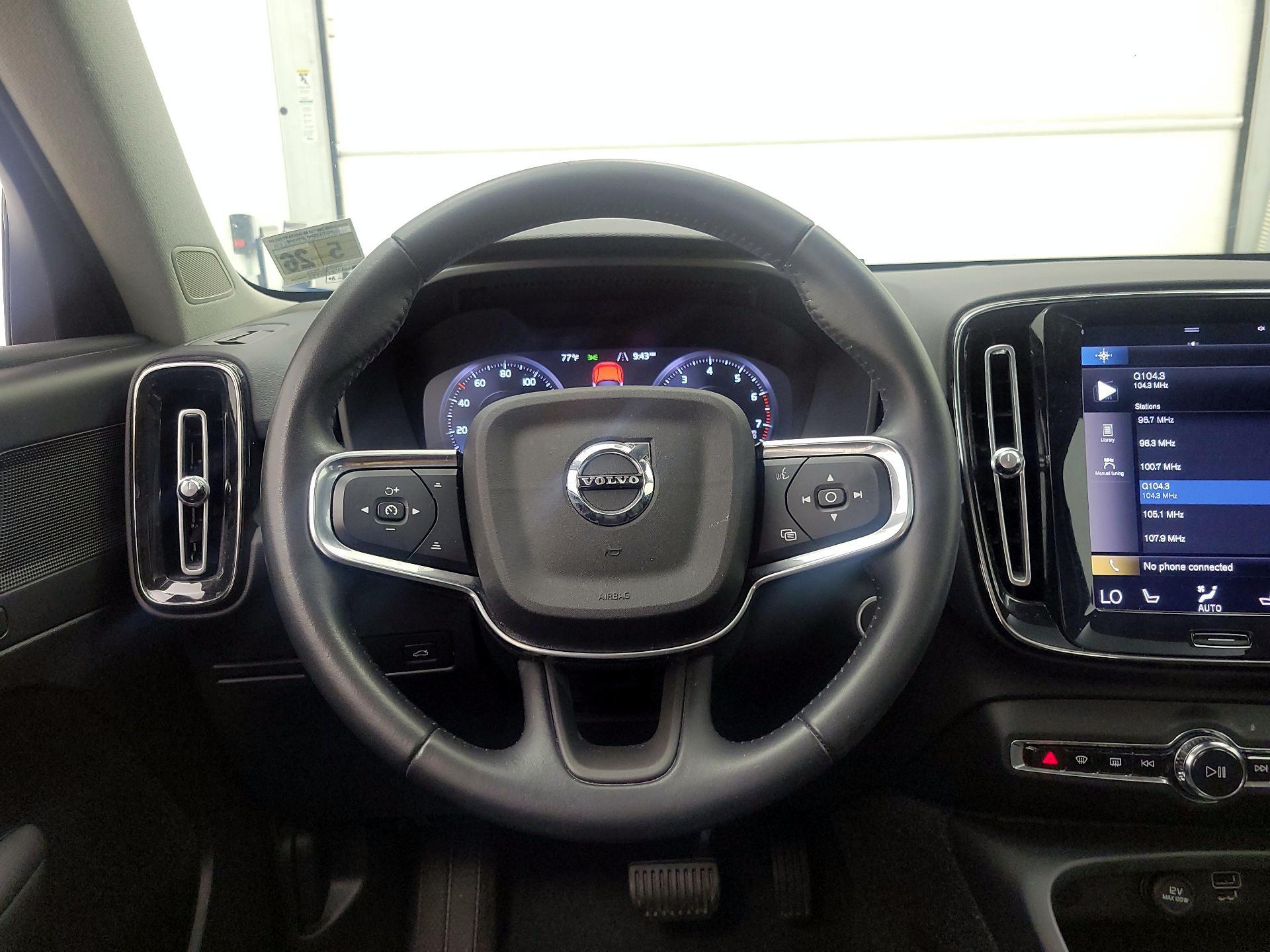 Thumbnail: 2021 Volvo XC40 - 10