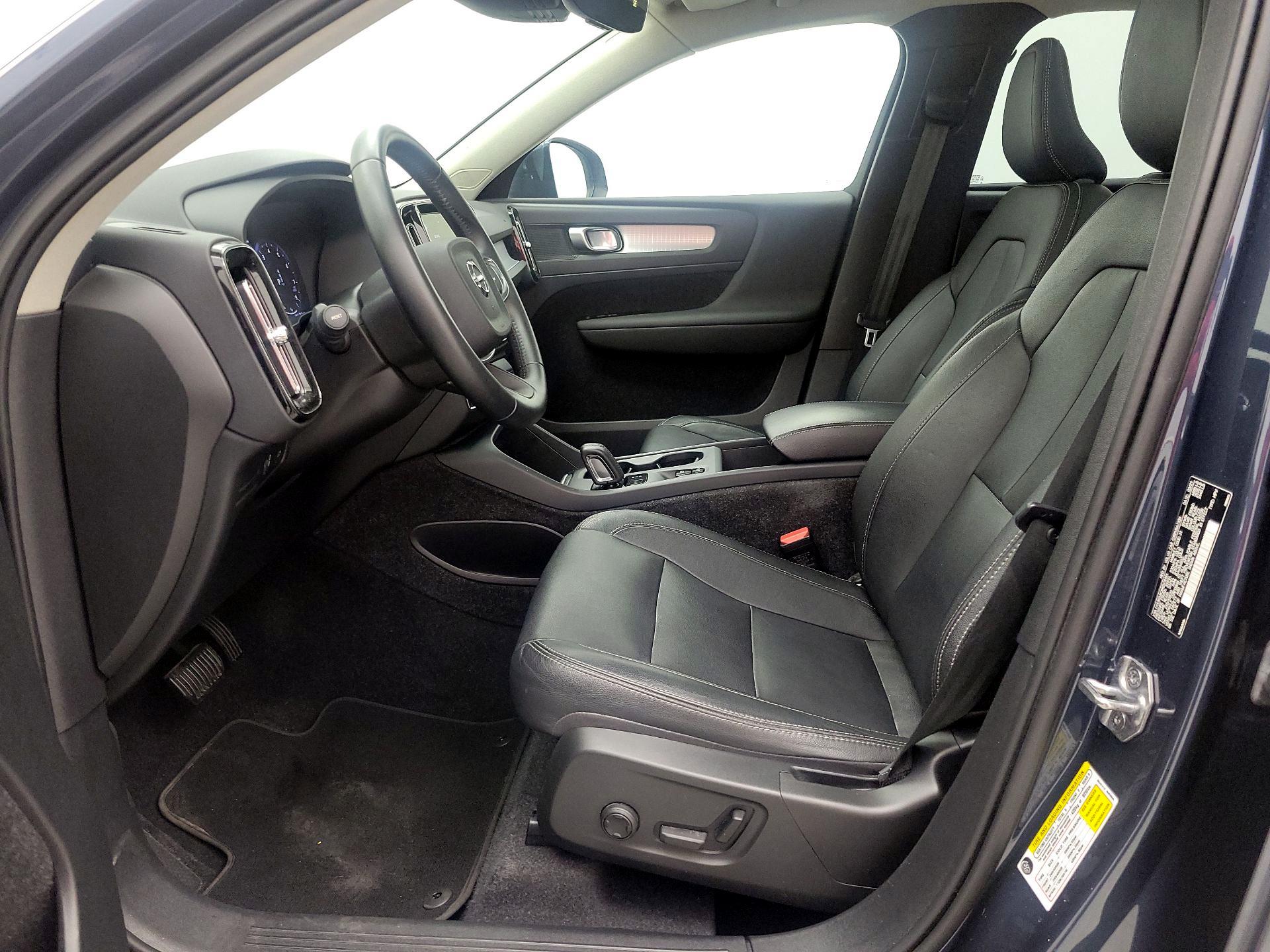 Thumbnail: 2021 Volvo XC40 - 11