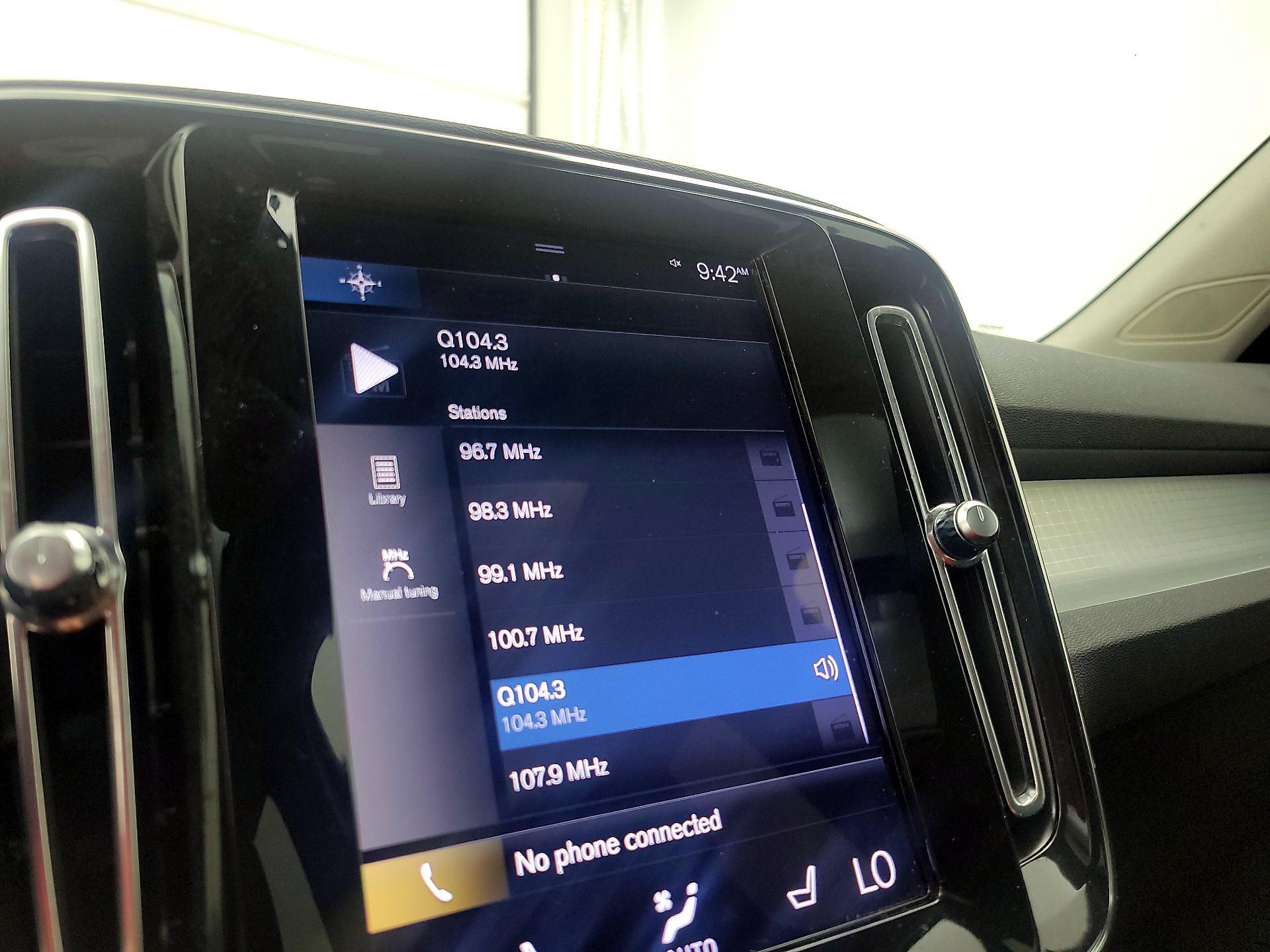 Thumbnail: 2021 Volvo XC40 - 14