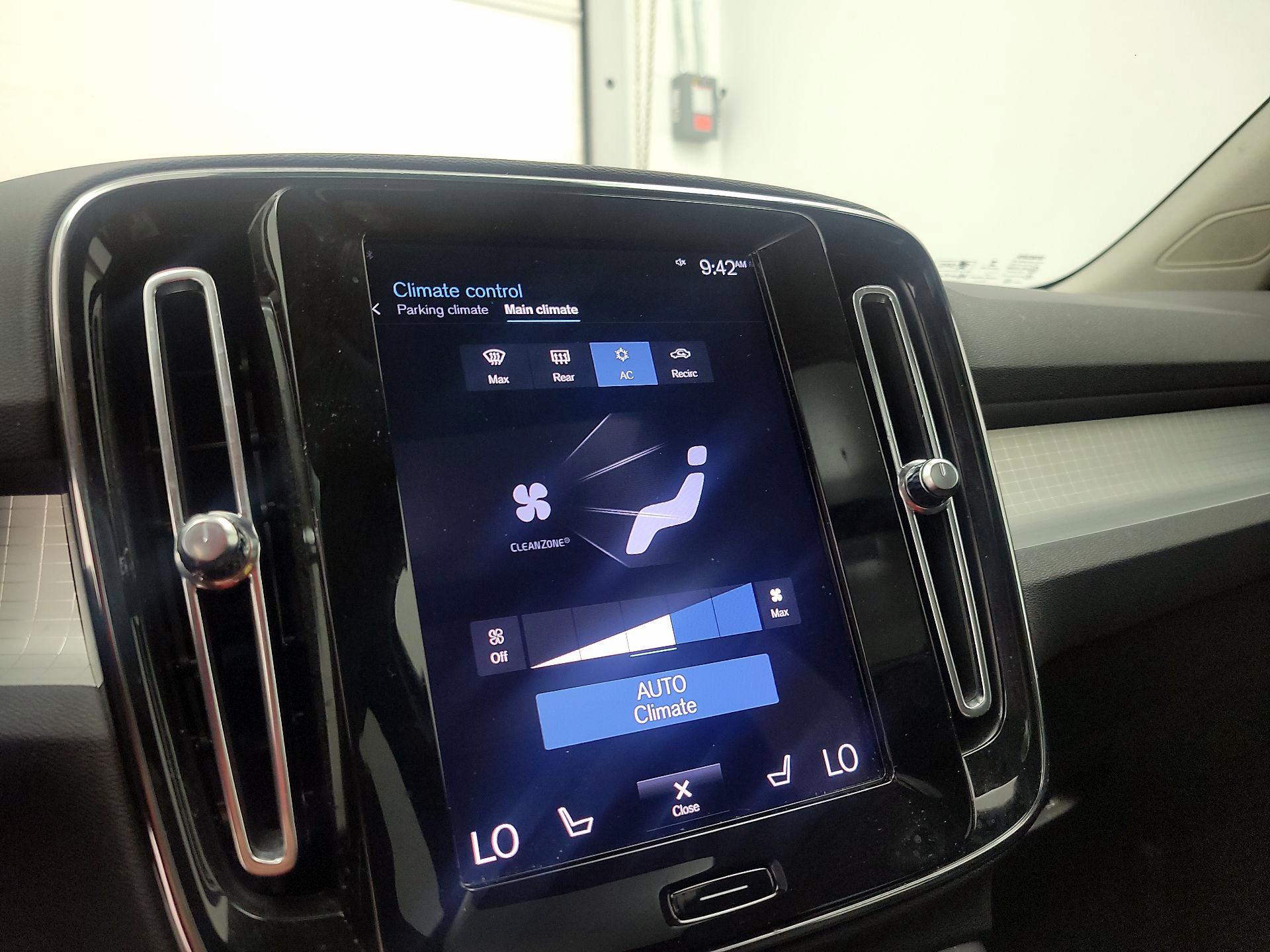 Thumbnail: 2021 Volvo XC40 - 15