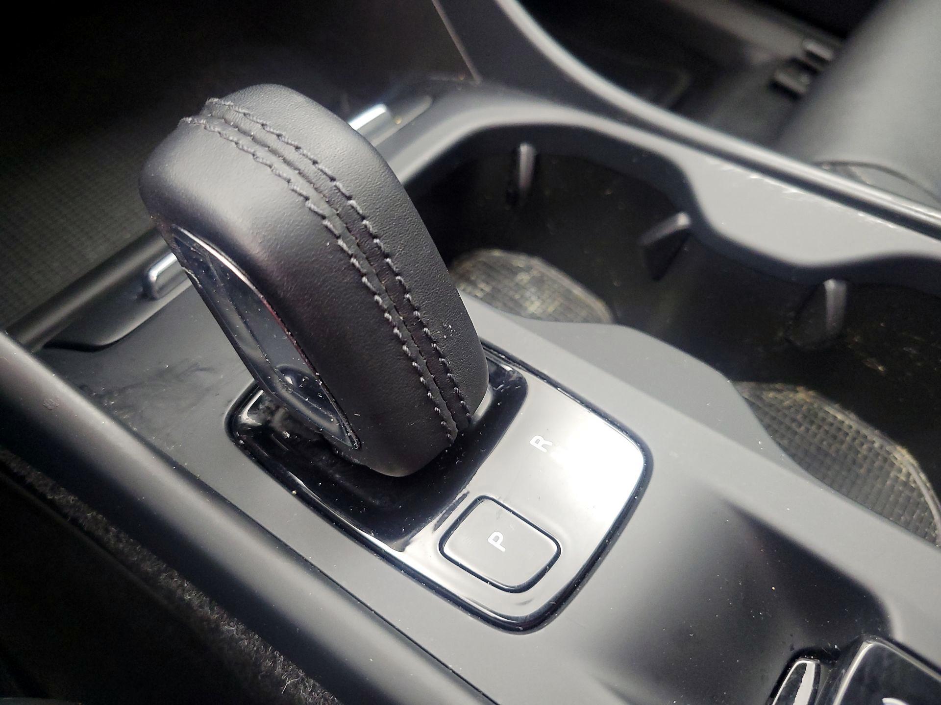 Thumbnail: 2021 Volvo XC40 - 16