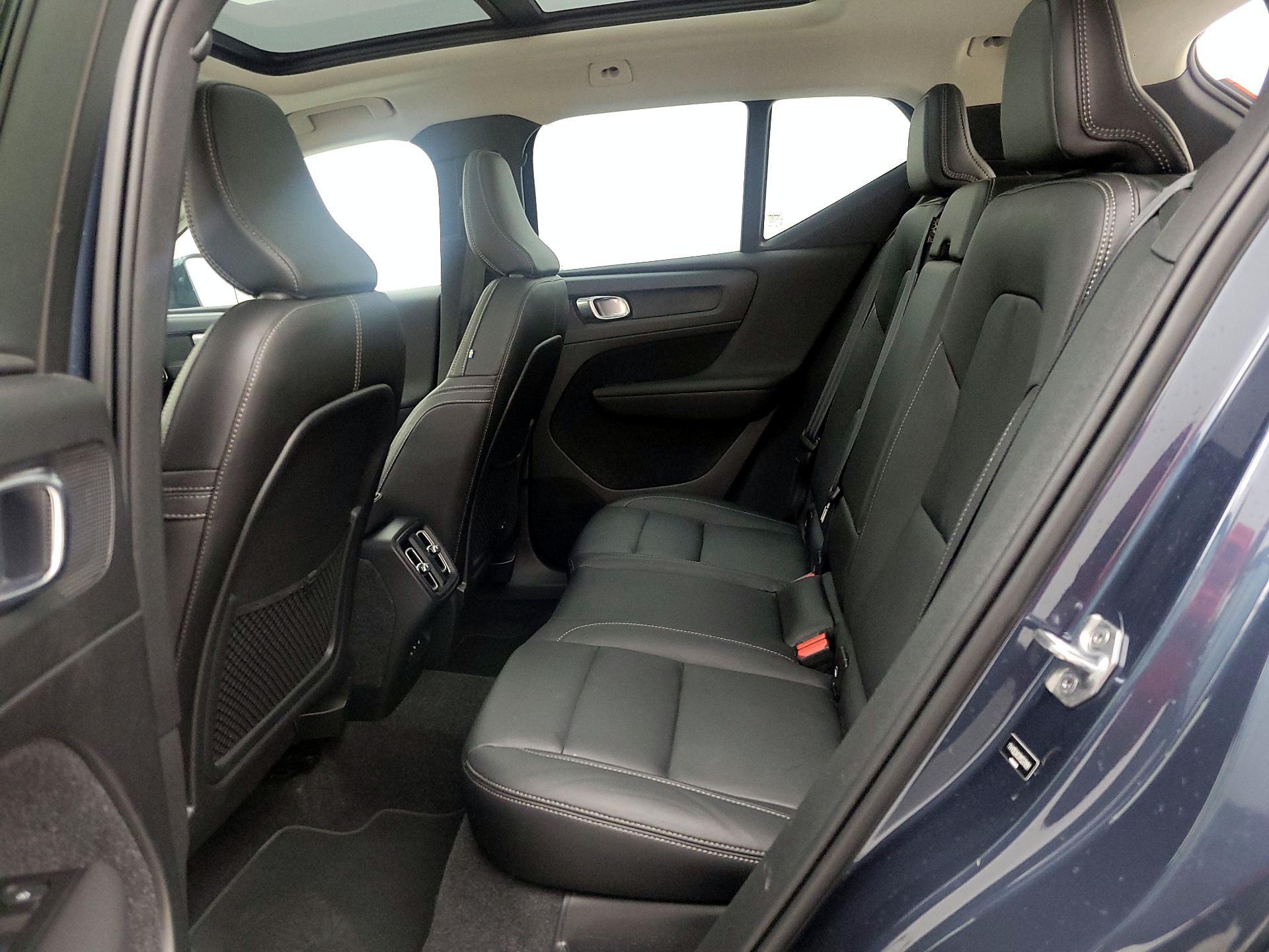 Thumbnail: 2021 Volvo XC40 - 18