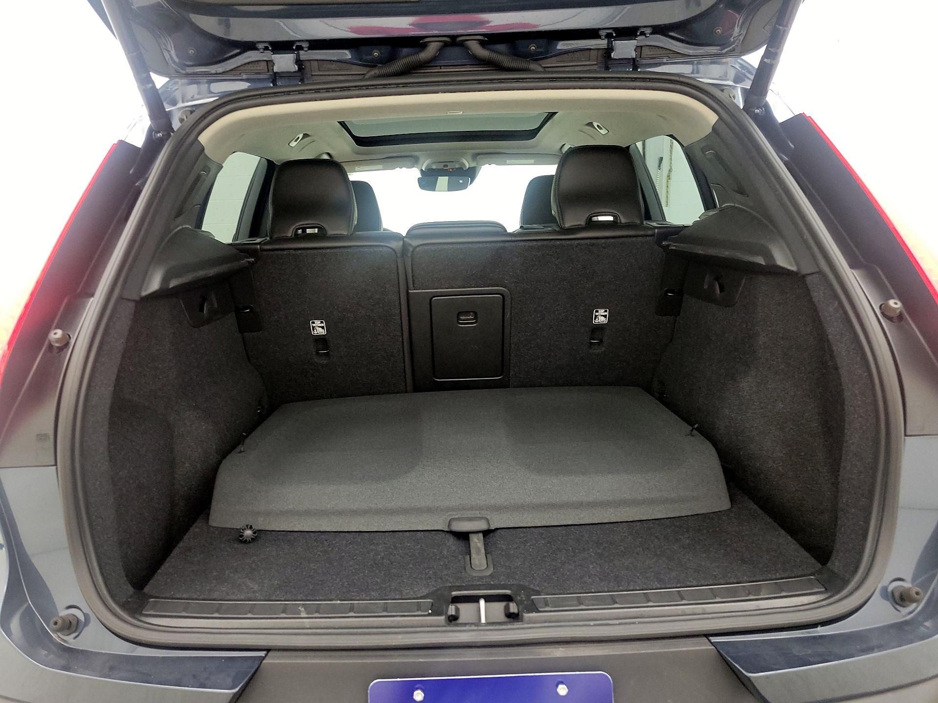 Thumbnail: 2021 Volvo XC40 - 19