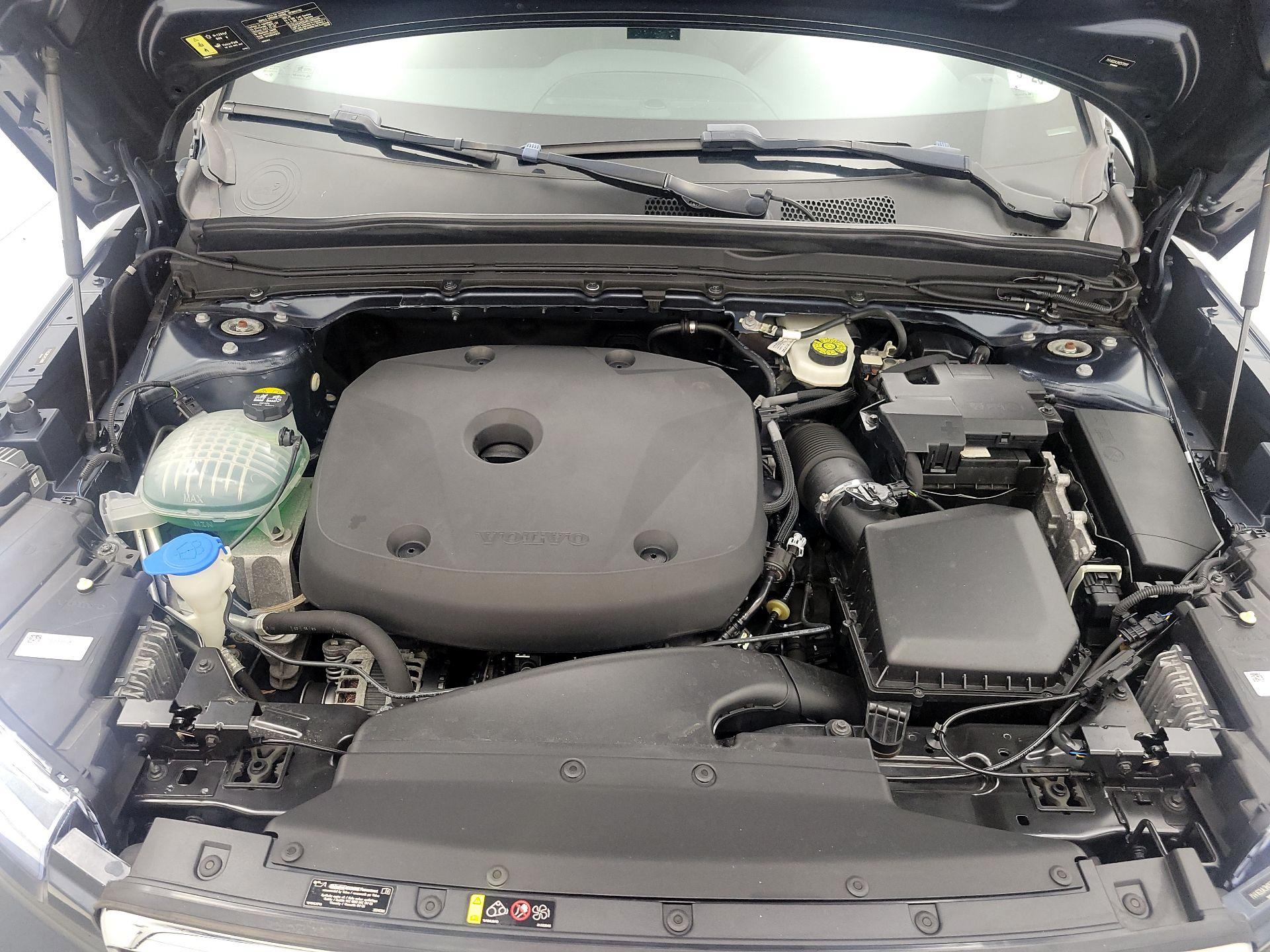 Thumbnail: 2021 Volvo XC40 - 20