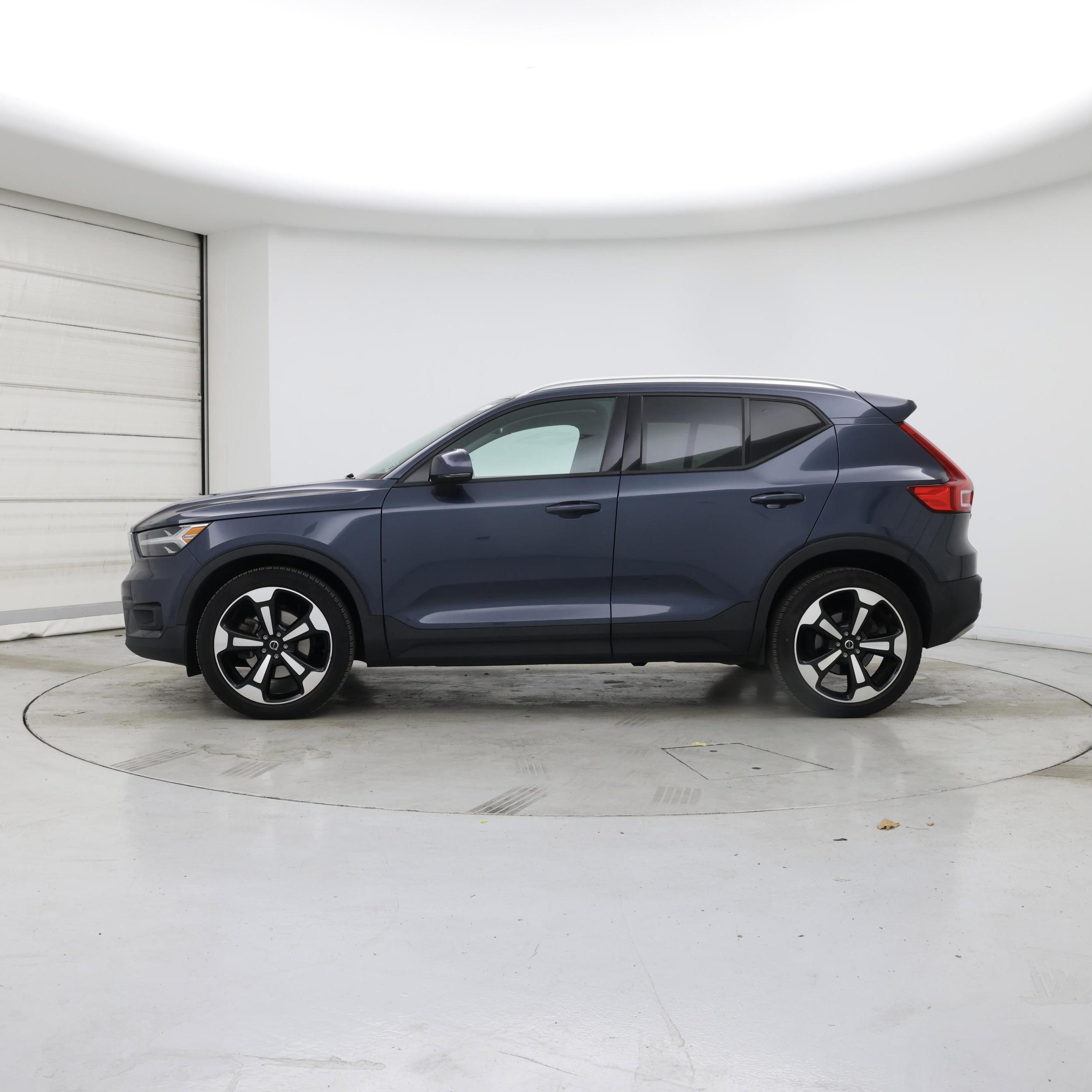 Thumbnail: 2021 Volvo XC40 - 3
