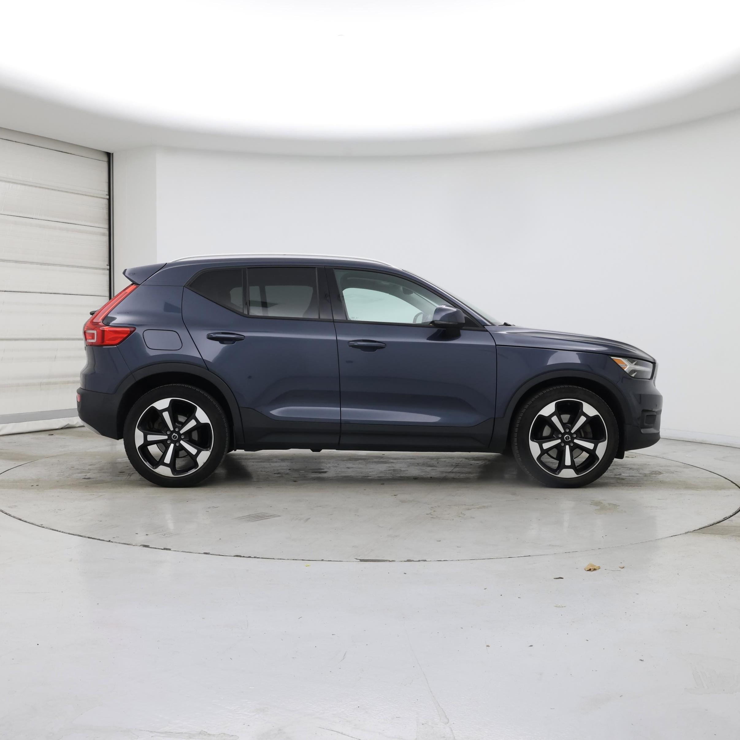 Thumbnail: 2021 Volvo XC40 - 7