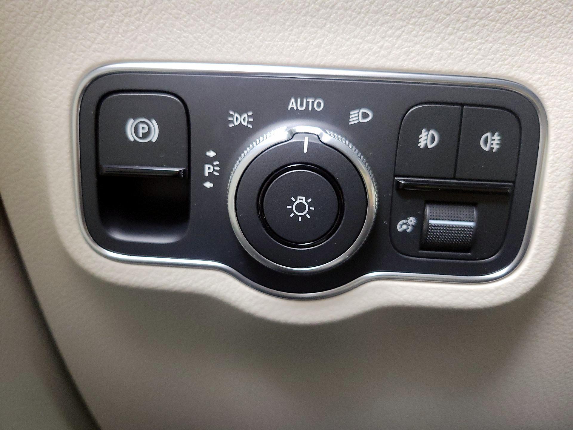 Thumbnail: 2025 Mercedes-Benz GLA - 13