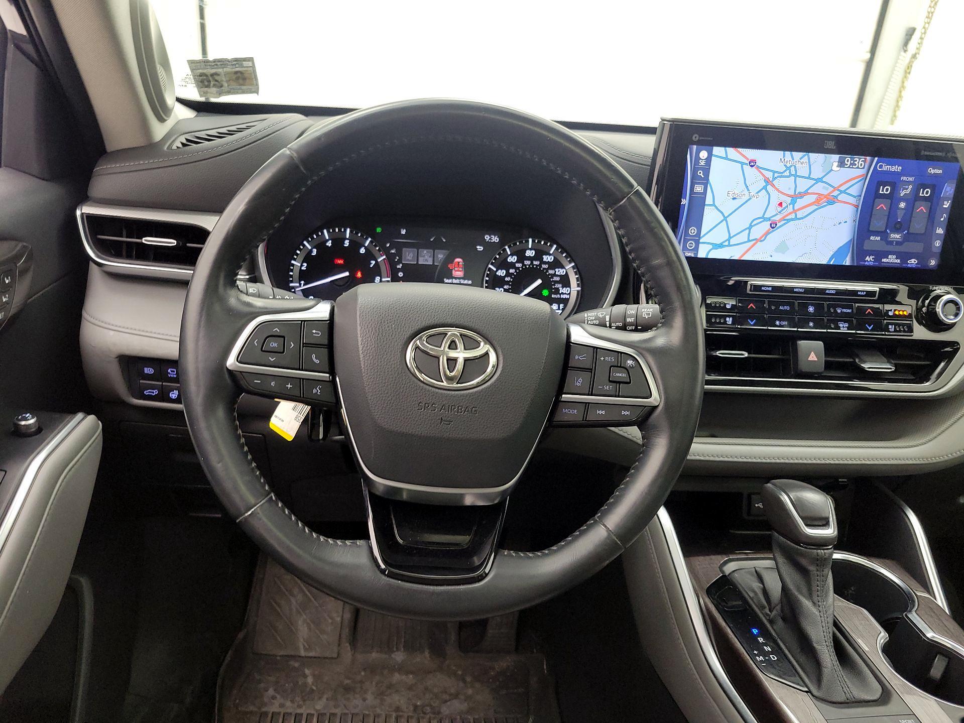 Thumbnail: 2021 Toyota Highlander - 10