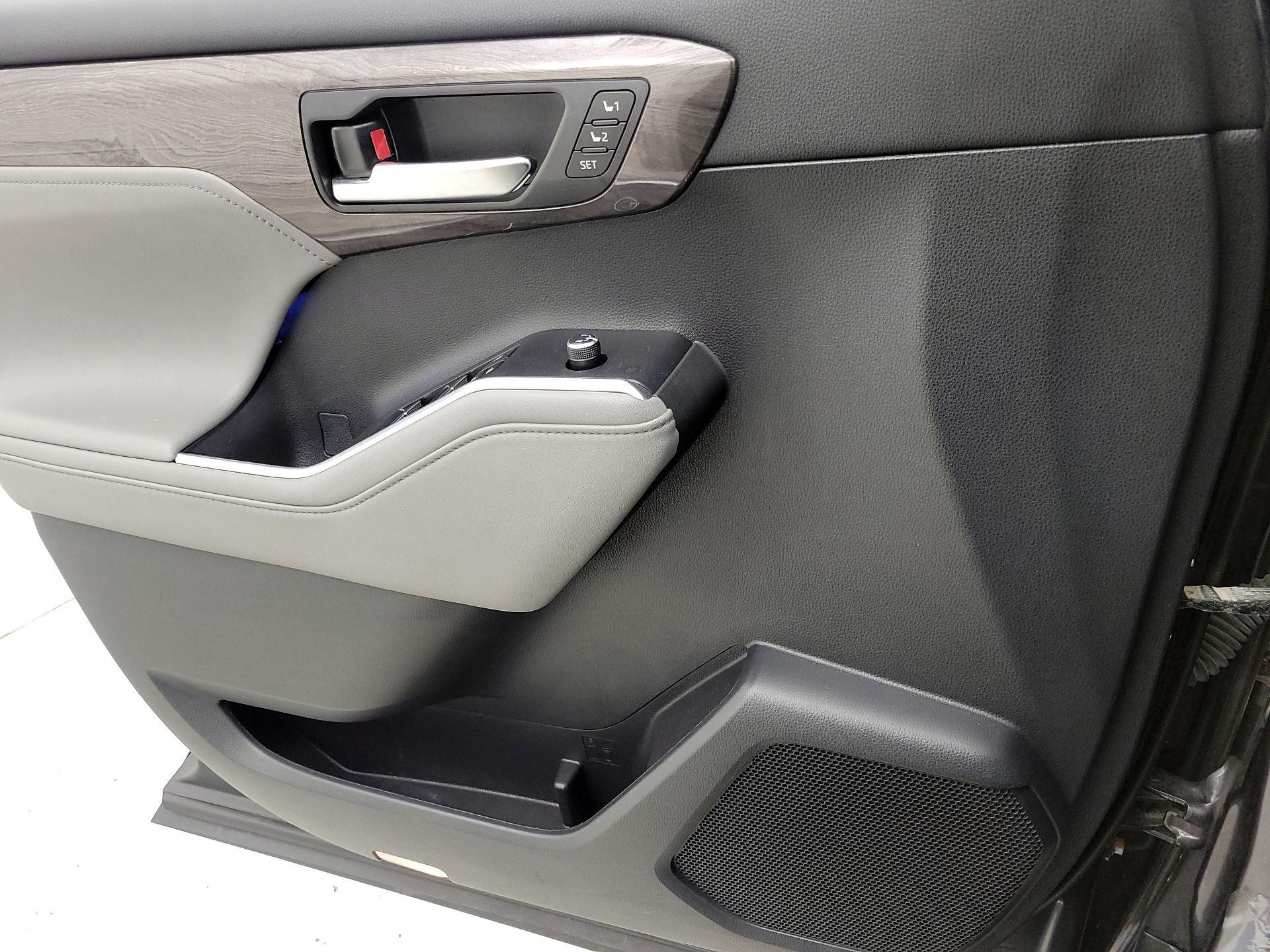 Thumbnail: 2021 Toyota Highlander - 12