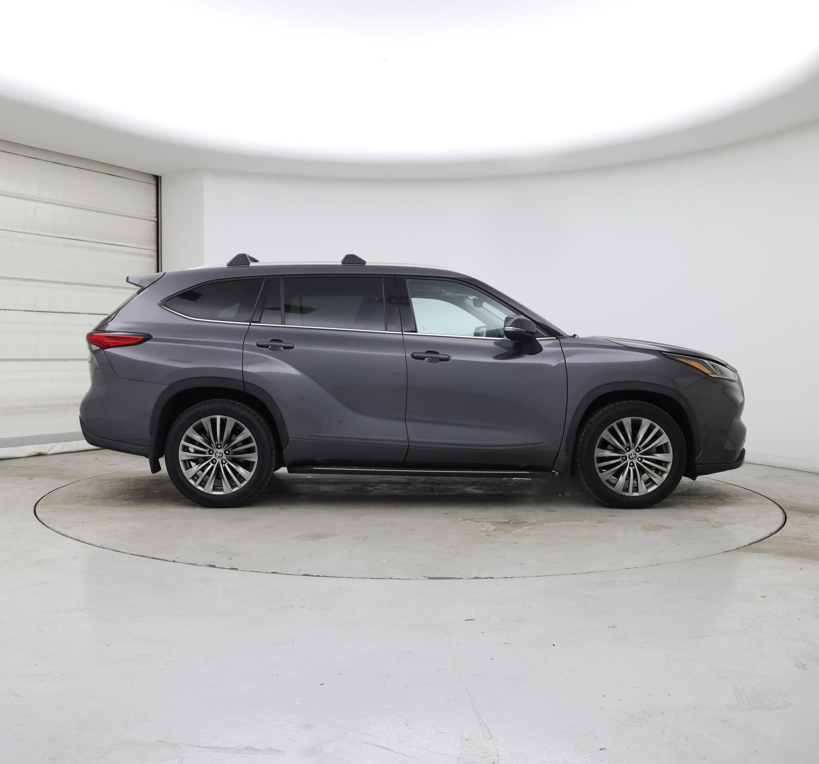 Thumbnail: 2021 Toyota Highlander - 7