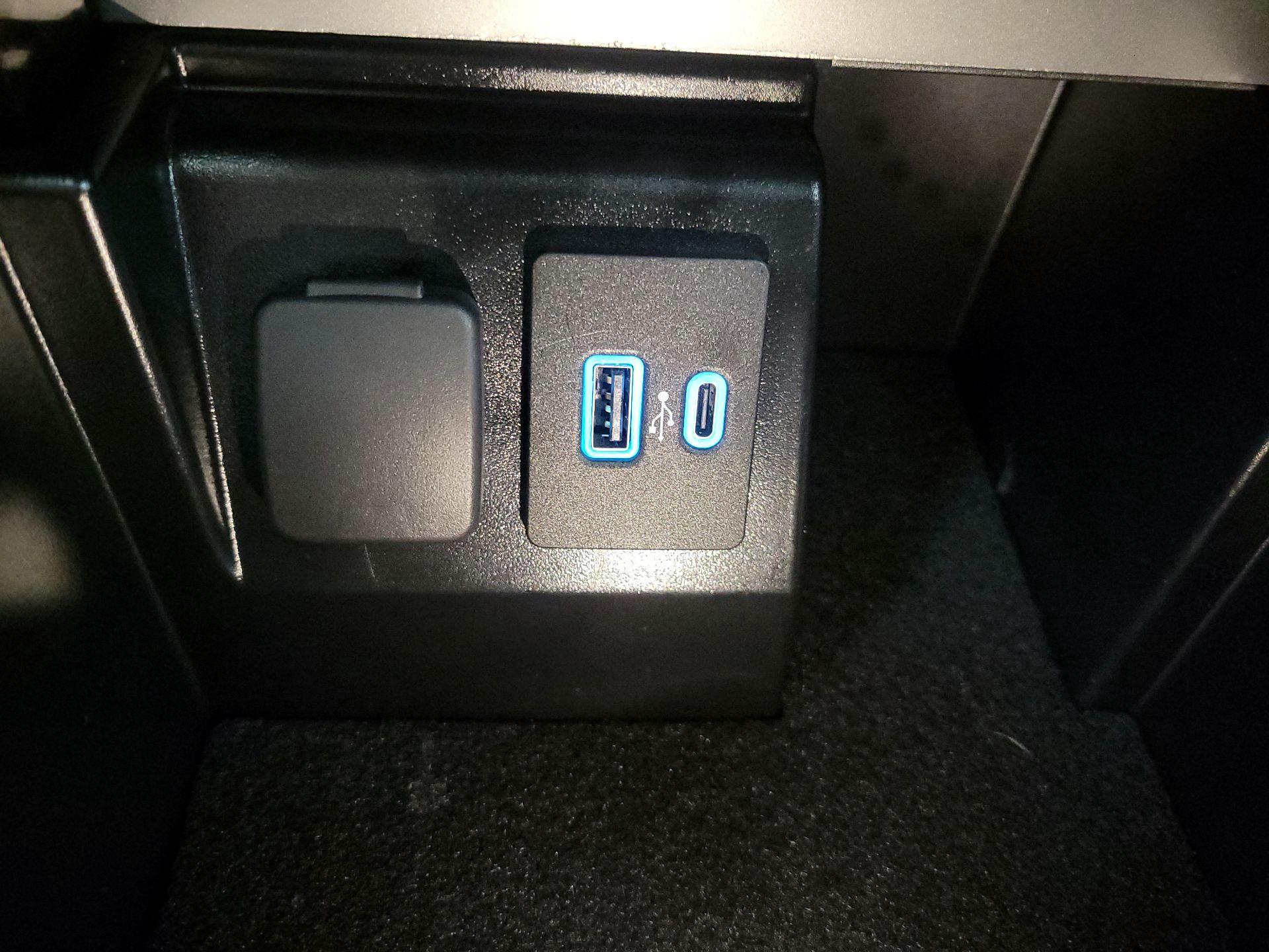 Thumbnail: 2022 Ford Explorer - 19