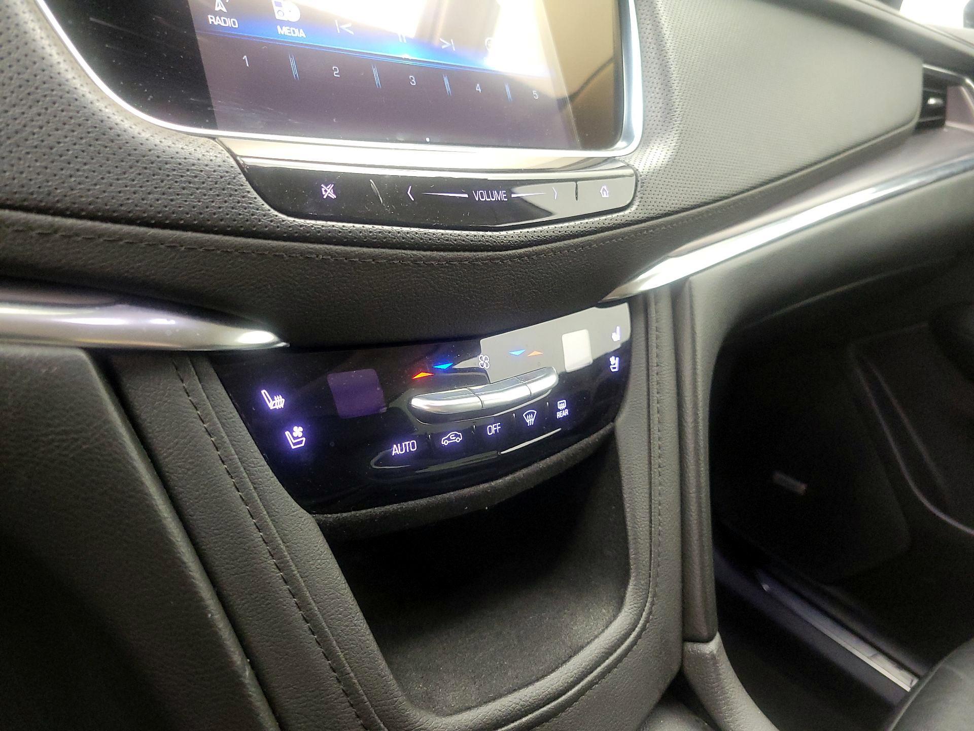 Thumbnail: 2019 Cadillac XT5 - 17