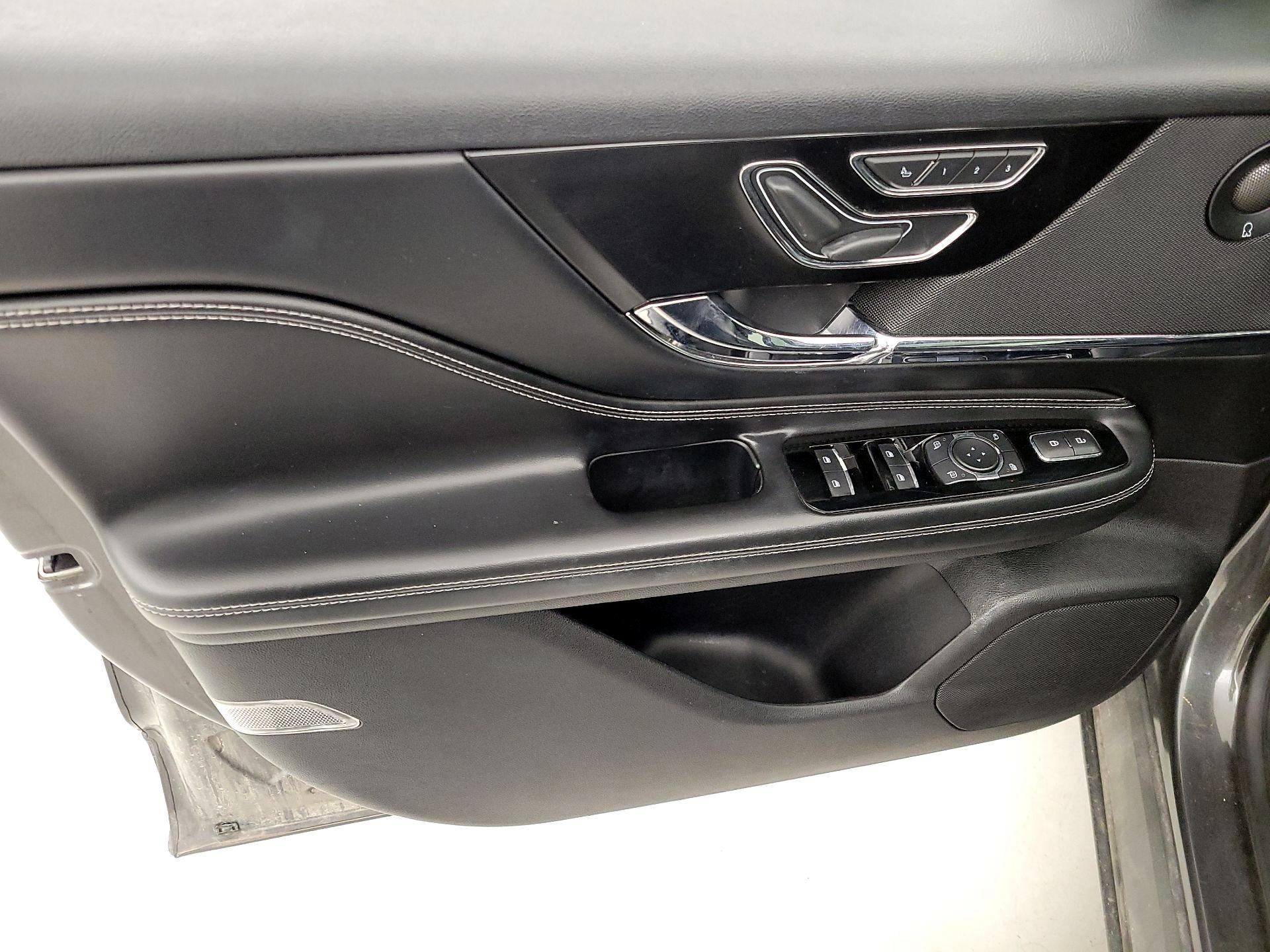 Thumbnail: 2020 Lincoln Corsair - 12