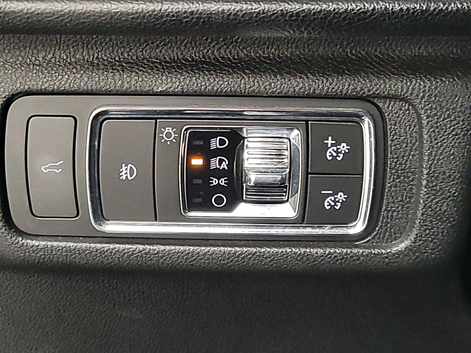 Thumbnail: 2020 Lincoln Corsair - 13